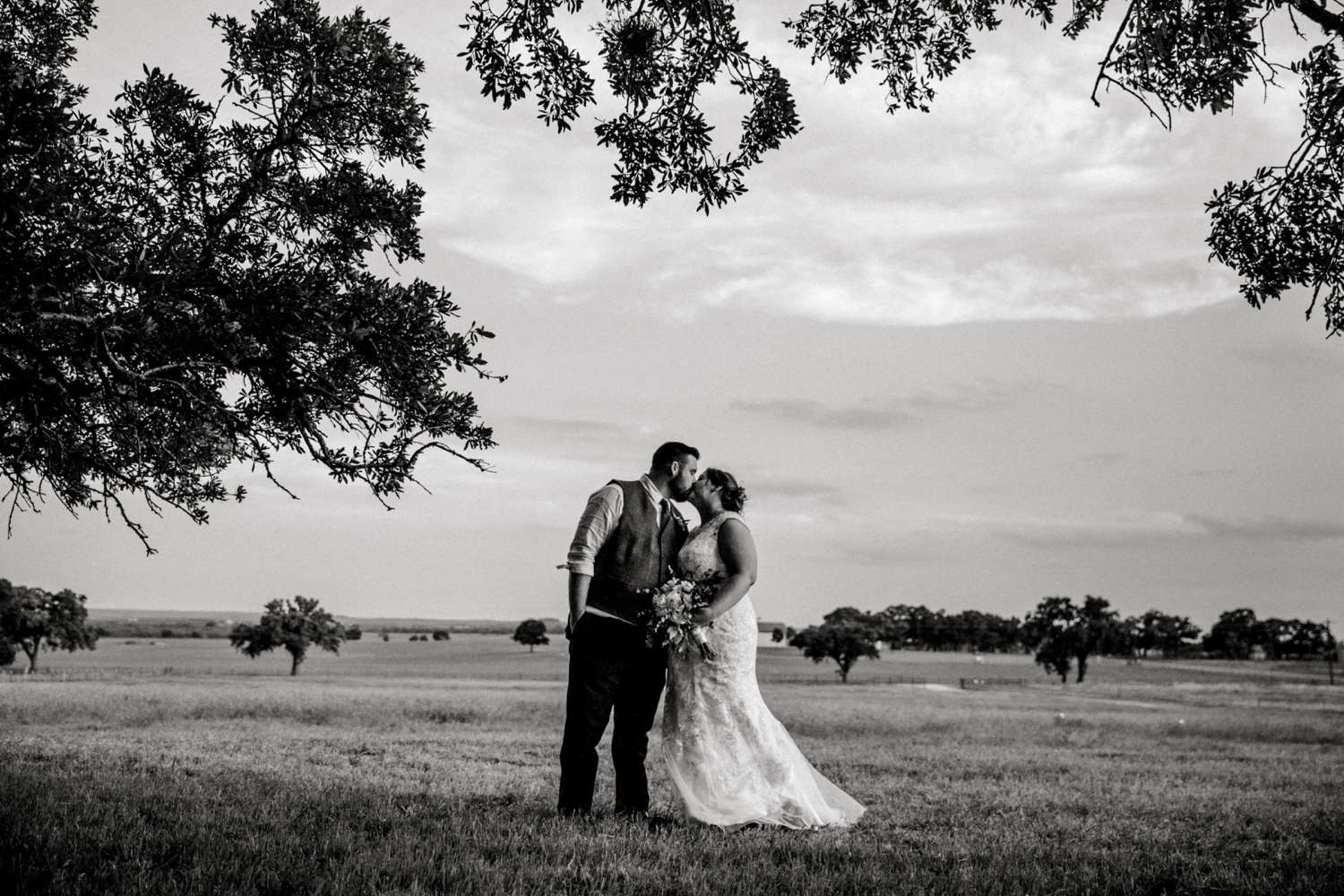 CHELSEA_AND_NICK_ADAMS_FREDRICKSBURG_WEDDING_ALLEEJ0152.jpg