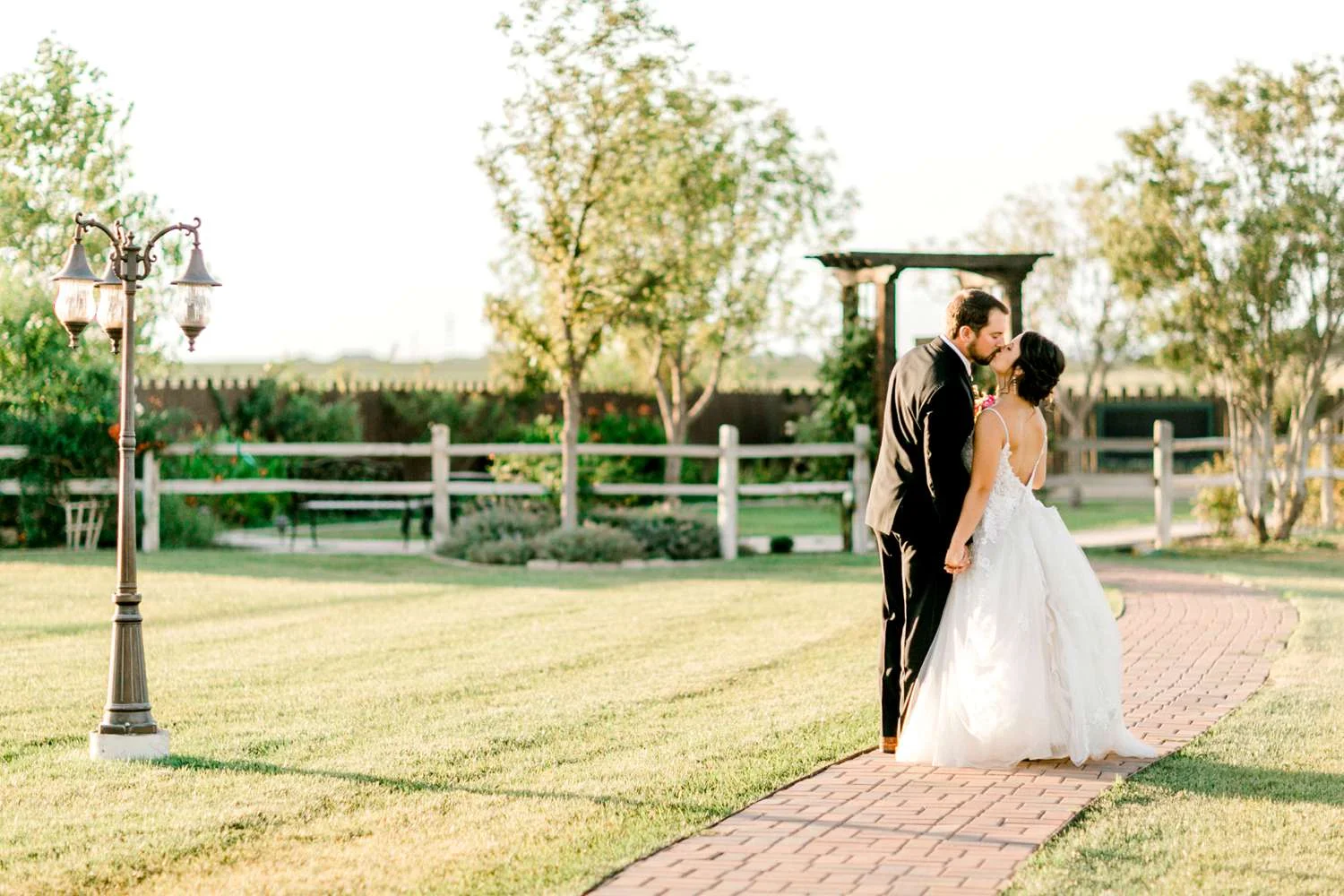 KELSEY_CHRIS_PATSCHKE_EBERLEY_BROOKS_BARN_LUBBOCK_WEDDING_PHOTOGRAPHER_ALLEEJ_0123.jpg
