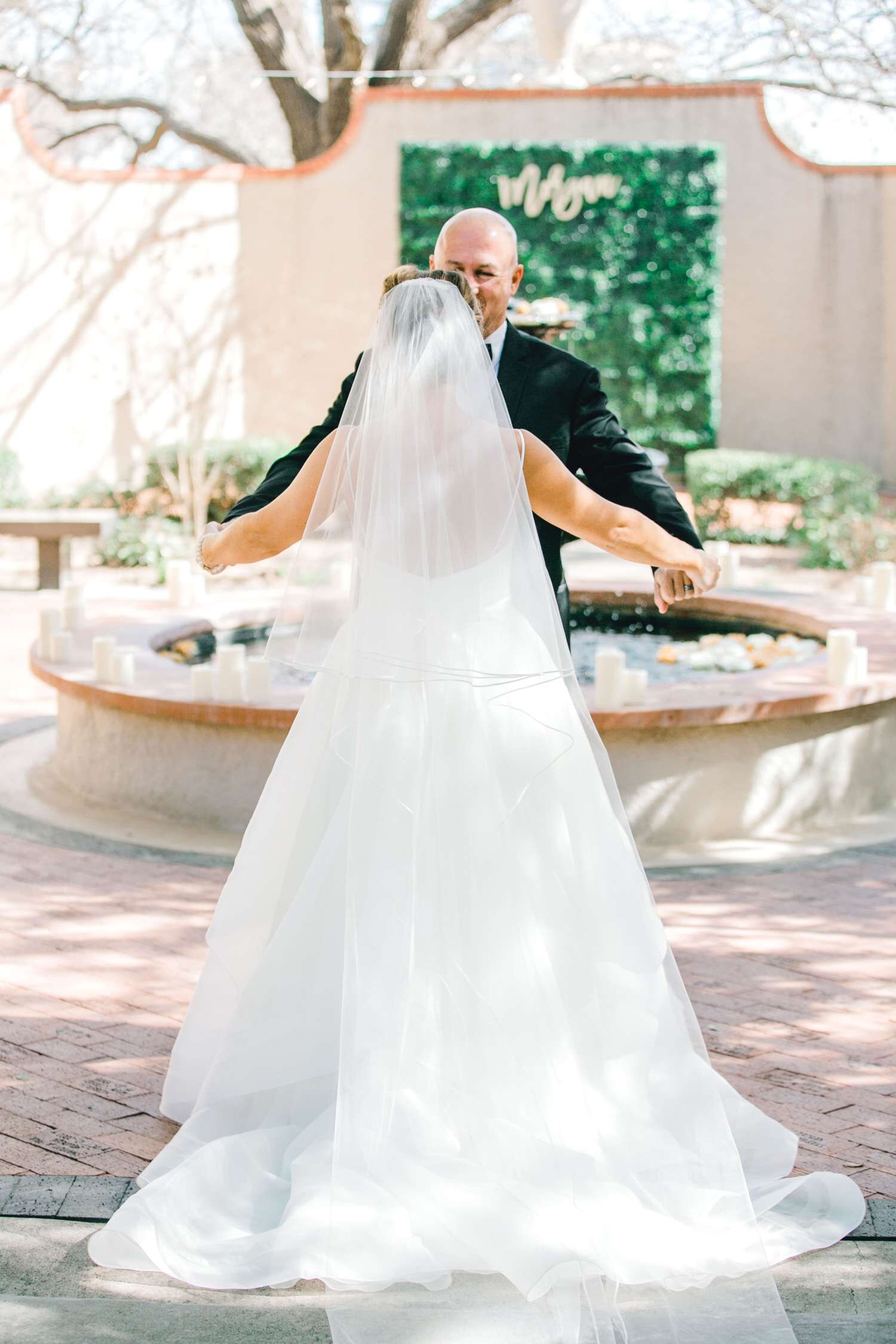 MARLEE+LLOYD+MORGAN+ALLEEJ+TEXAS+TECH+MERKET+ALUMNI+WEDDINGS+LUBBOCK+WEST+TABLE+CLASSIC+SPAIN_0065.jpg