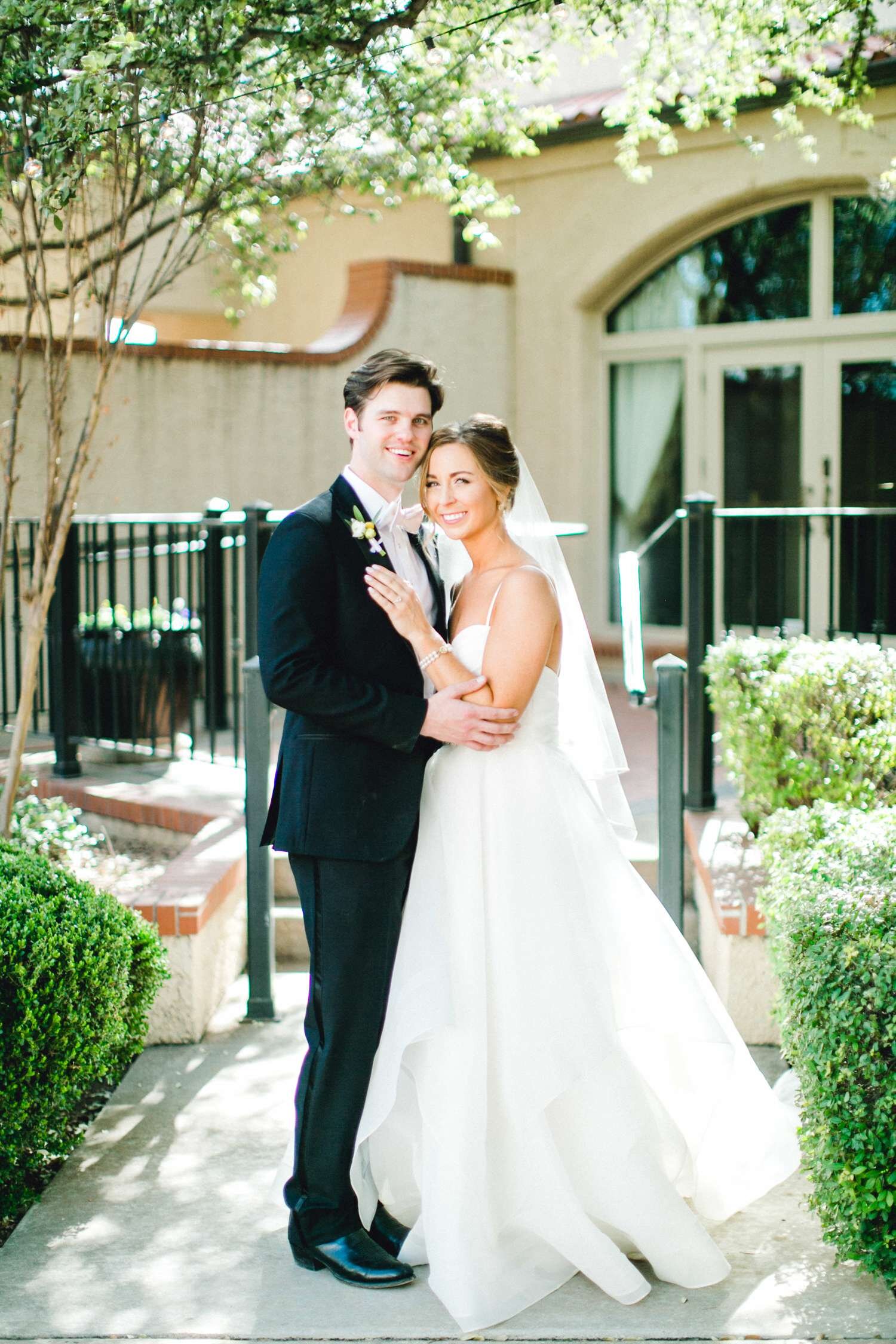 MARLEE+LLOYD+MORGAN+ALLEEJ+TEXAS+TECH+MERKET+ALUMNI+WEDDINGS+LUBBOCK+WEST+TABLE+CLASSIC+SPAIN_0101.jpg