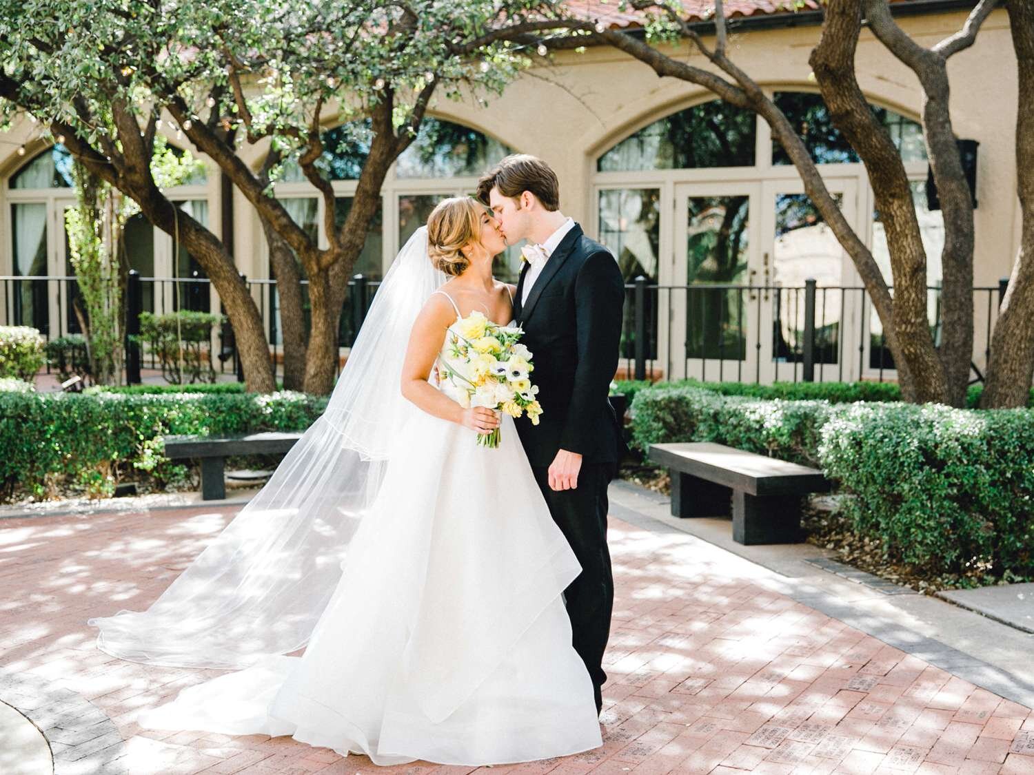 MARLEE+LLOYD+MORGAN+ALLEEJ+TEXAS+TECH+MERKET+ALUMNI+WEDDINGS+LUBBOCK+WEST+TABLE+CLASSIC+SPAIN_0129.jpg