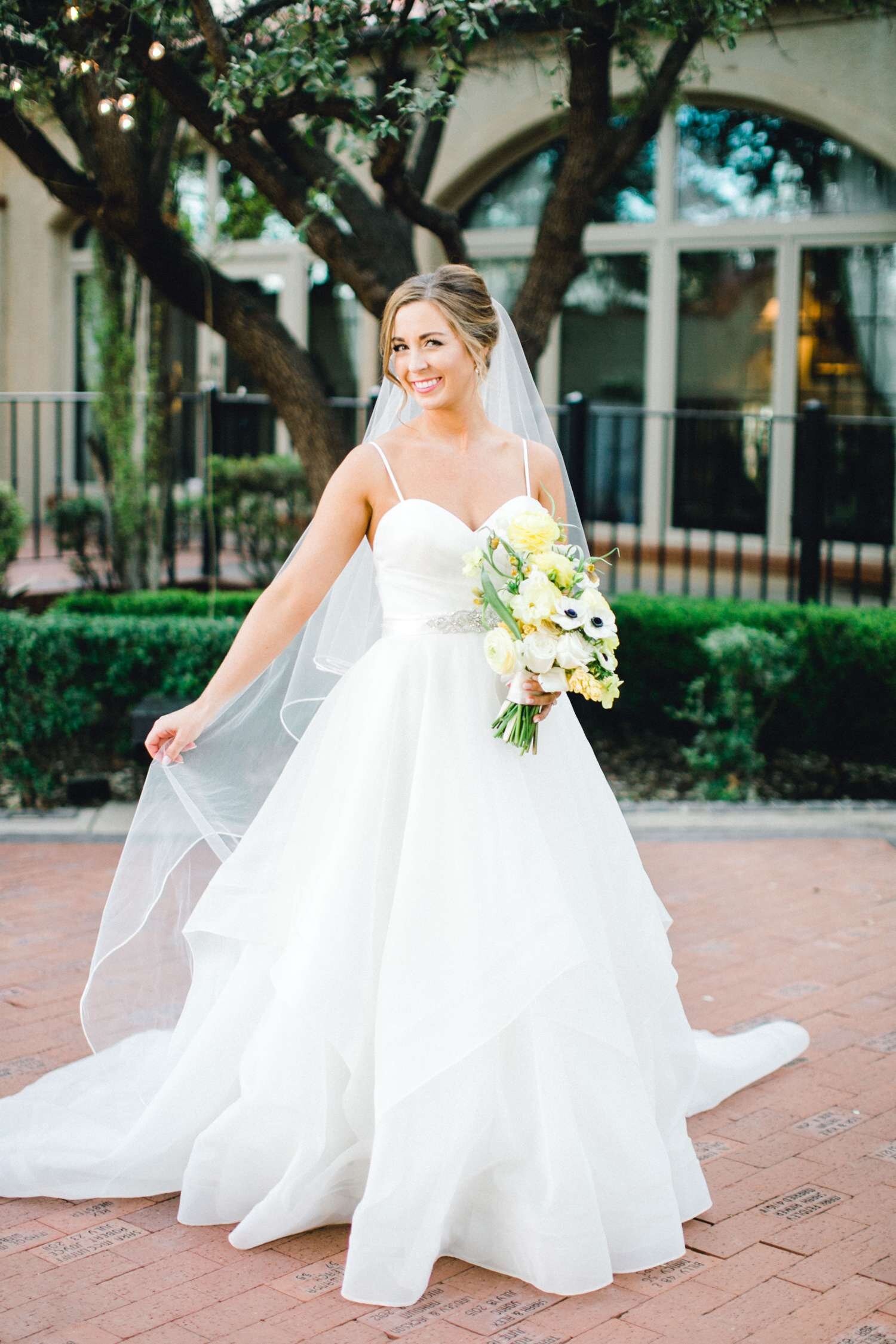 MARLEE+LLOYD+MORGAN+ALLEEJ+TEXAS+TECH+MERKET+ALUMNI+WEDDINGS+LUBBOCK+WEST+TABLE+CLASSIC+SPAIN_0136.jpg