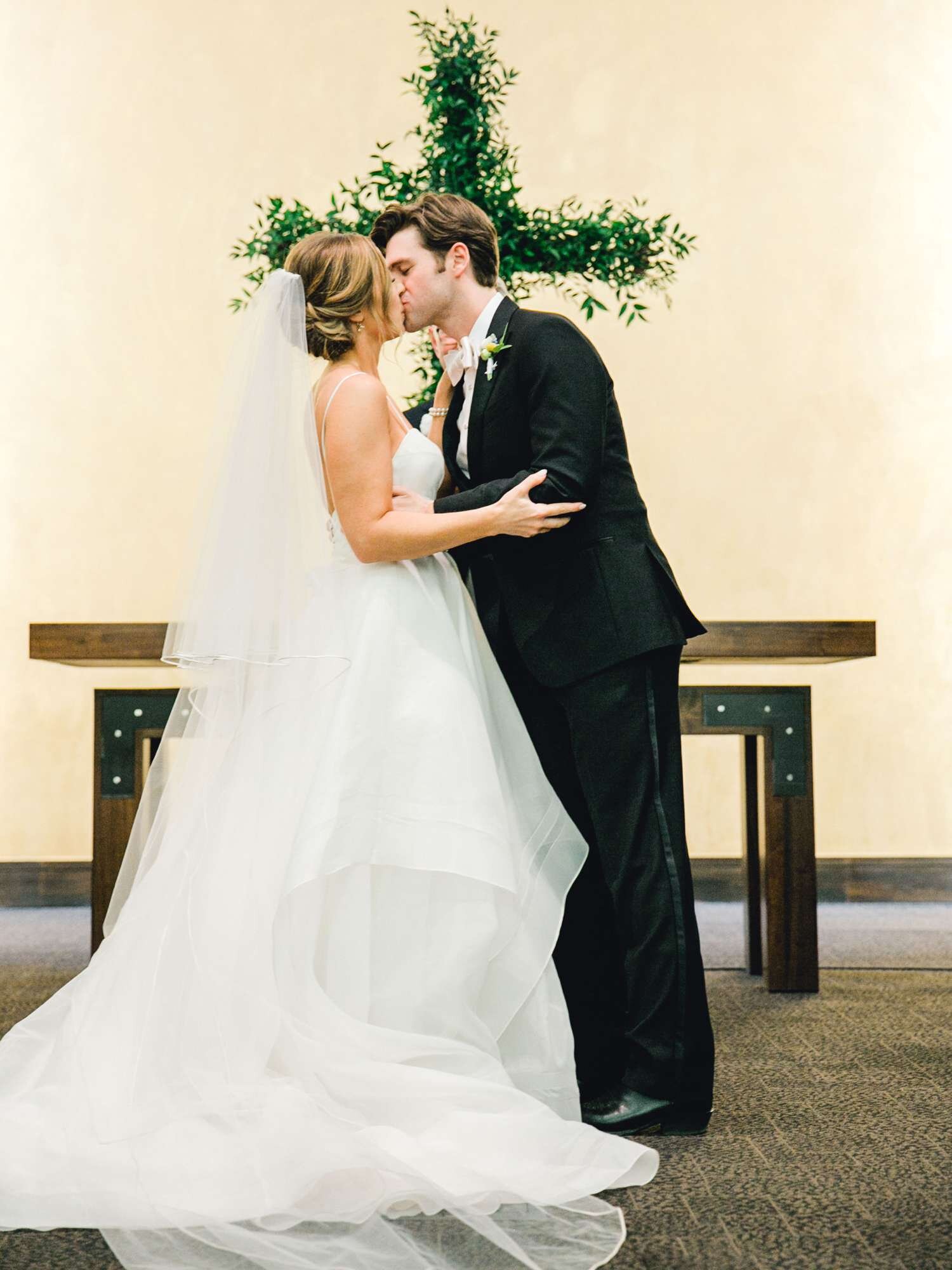 MARLEE+LLOYD+MORGAN+ALLEEJ+TEXAS+TECH+MERKET+ALUMNI+WEDDINGS+LUBBOCK+WEST+TABLE+CLASSIC+SPAIN_0178.jpg