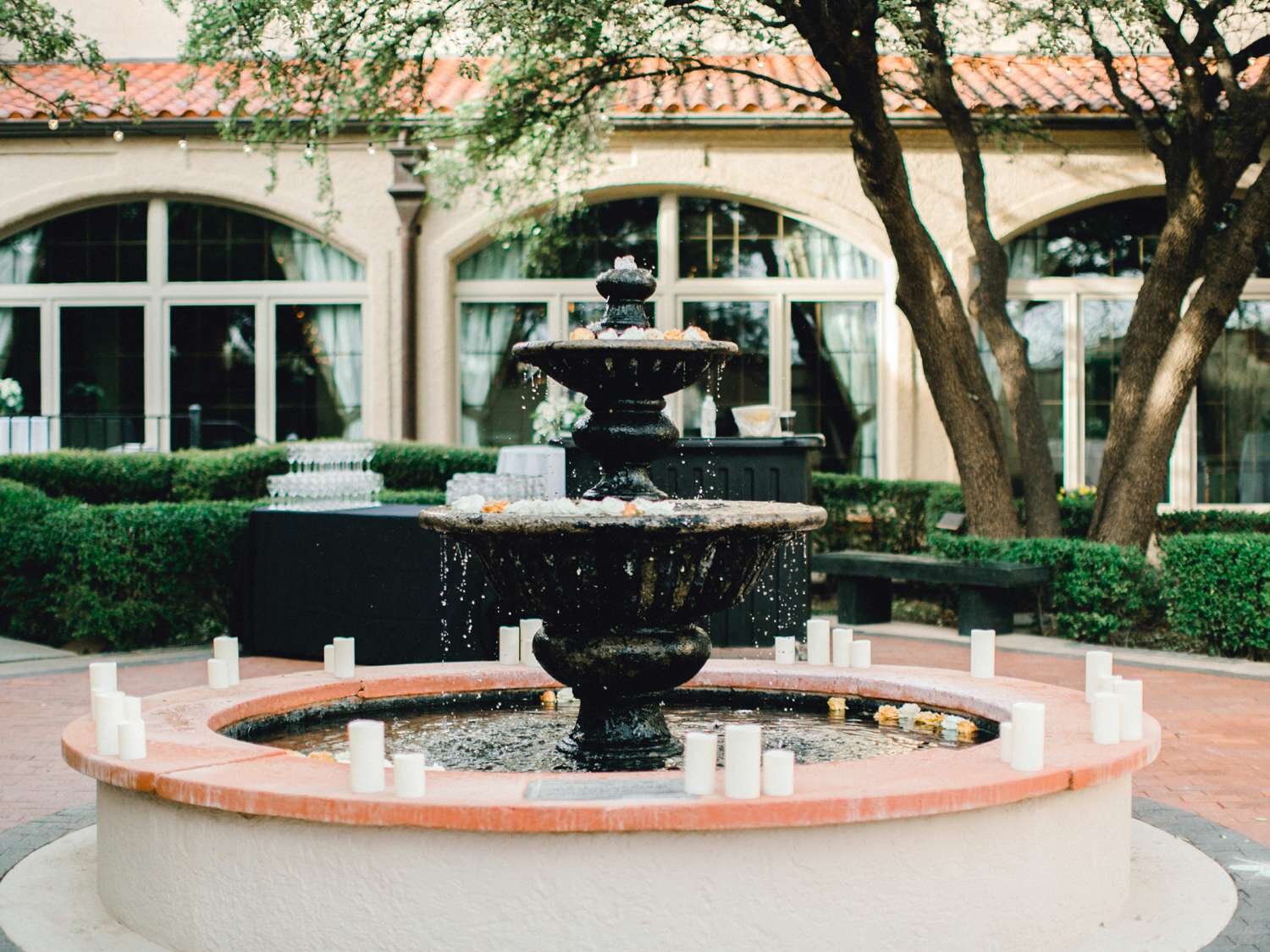 MARLEE+LLOYD+MORGAN+ALLEEJ+TEXAS+TECH+MERKET+ALUMNI+WEDDINGS+LUBBOCK+WEST+TABLE+CLASSIC+SPAIN_0191.jpg