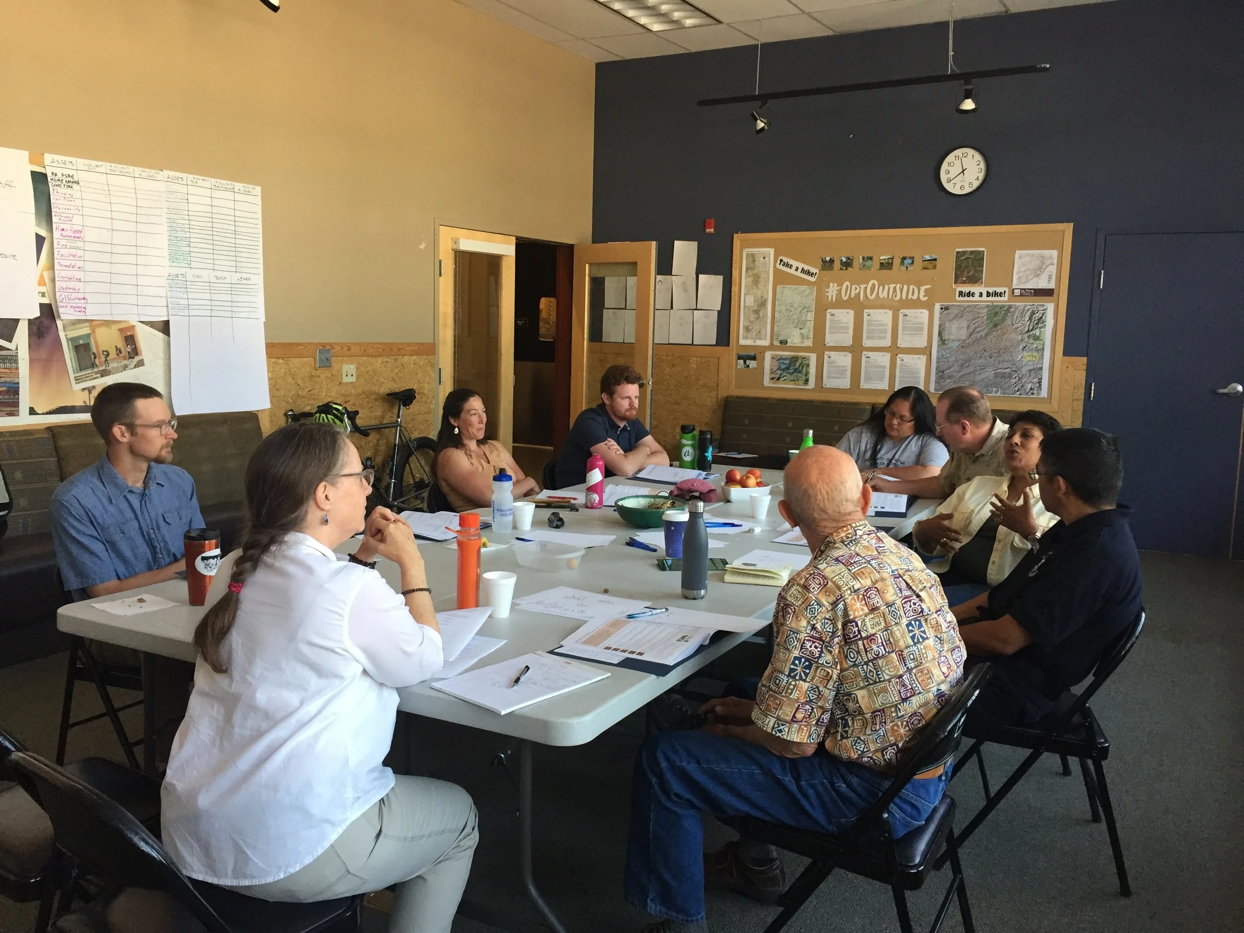 Jana Carp leads participants in discussion 
