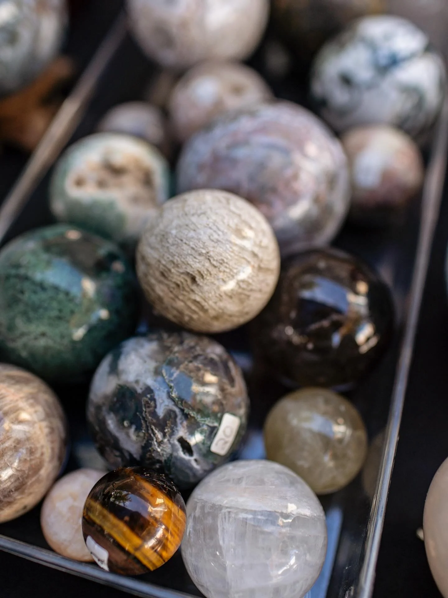 Crystal lovers this ones for you! @m.o.crystal.haven will be back with the booth full of crystals in all shapes, designs, sizes &amp; raw specimens too ✨🔮