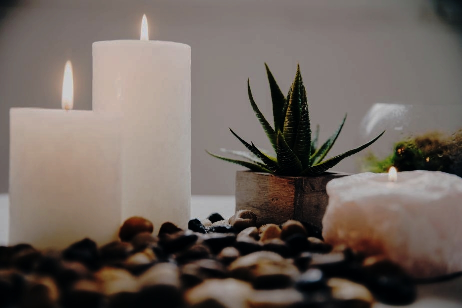 candles-and-bathroom-decor_925x.jpg
