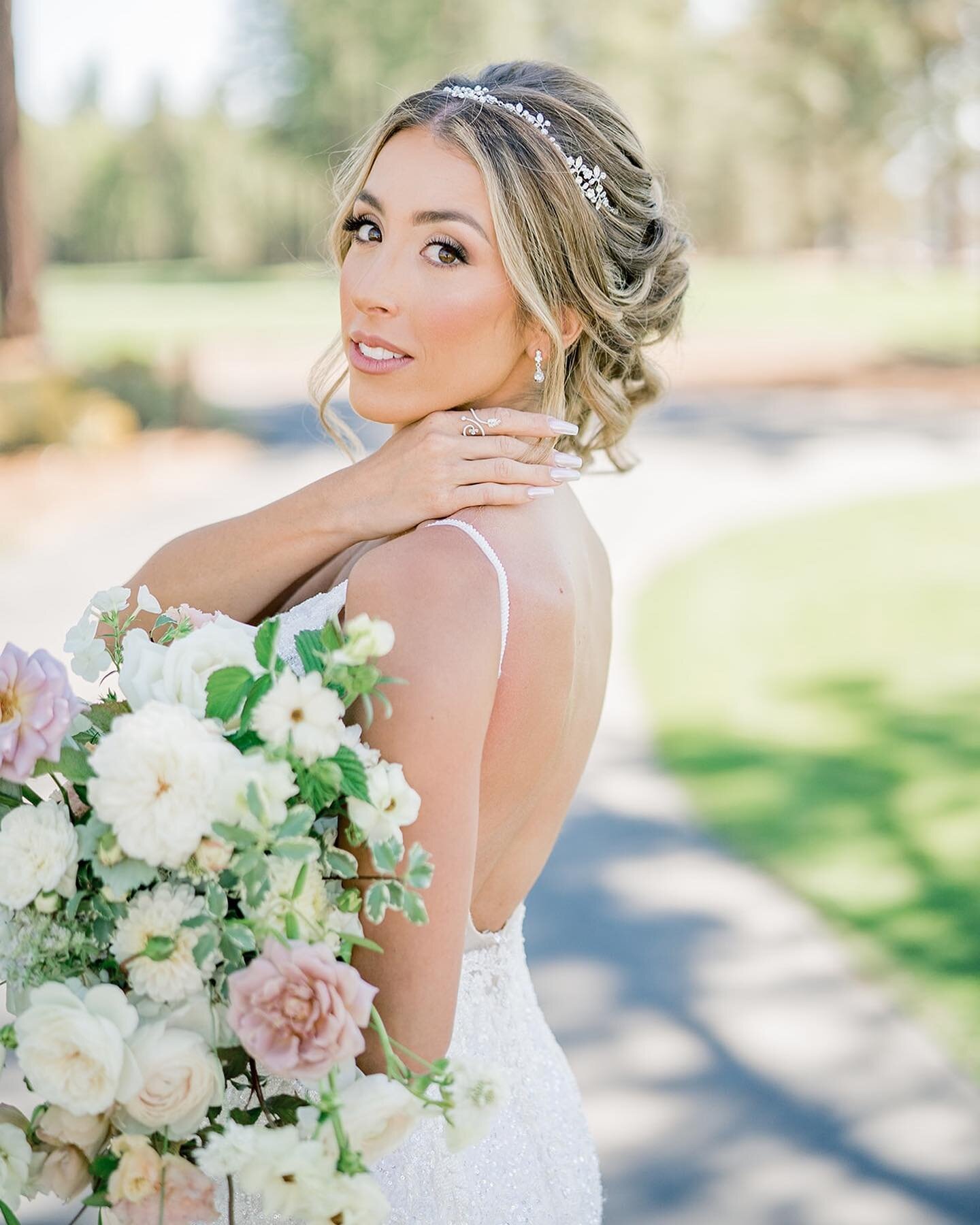The best time with Nikki and her girls! Isn&rsquo;t she gorgeous 💗

Planner: @forgetmeknotevents
Photographer: @mandyfordphotography
Videographers: @daxvictorinofilms
Venue: @edgewoodtahoe
Florist: @twinefloralco
DJ: @brianhessmusic
Makeup: @vanessa