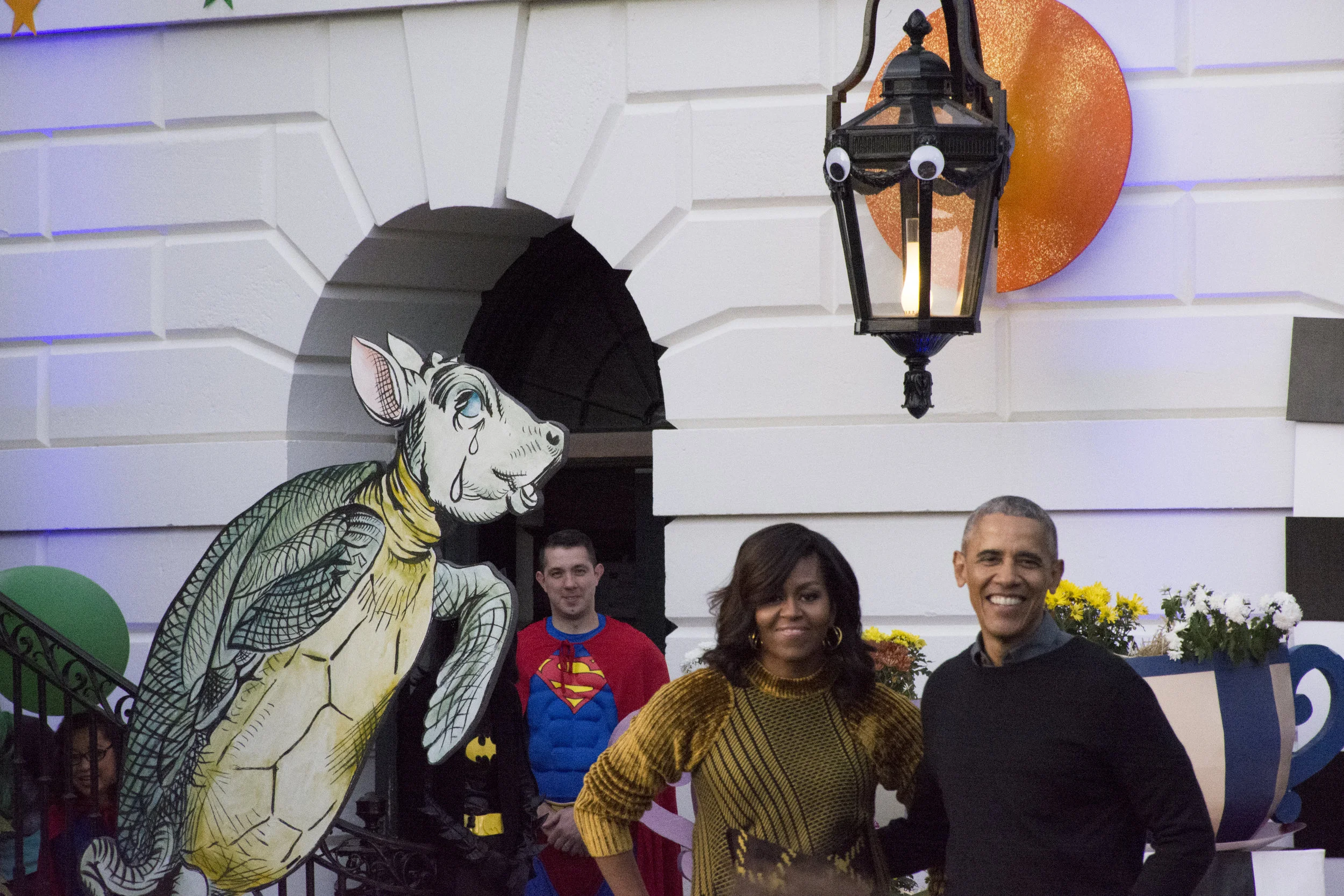 WH.mockturtle.Obamas.JPG