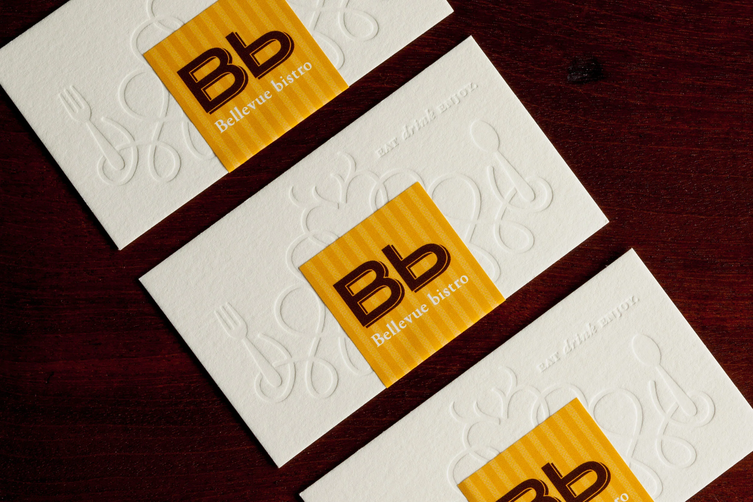  Branding for a cozy Northern Kentucky breakfast and lunch spot on historic Bellevue Avenue near the Ohio River.   Identity / Signage / Menu Design / Website  