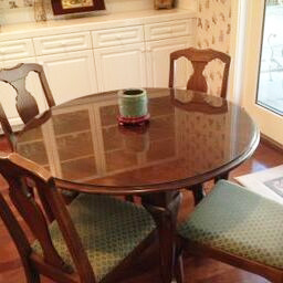 Round_Kitchen_Table.jpeg