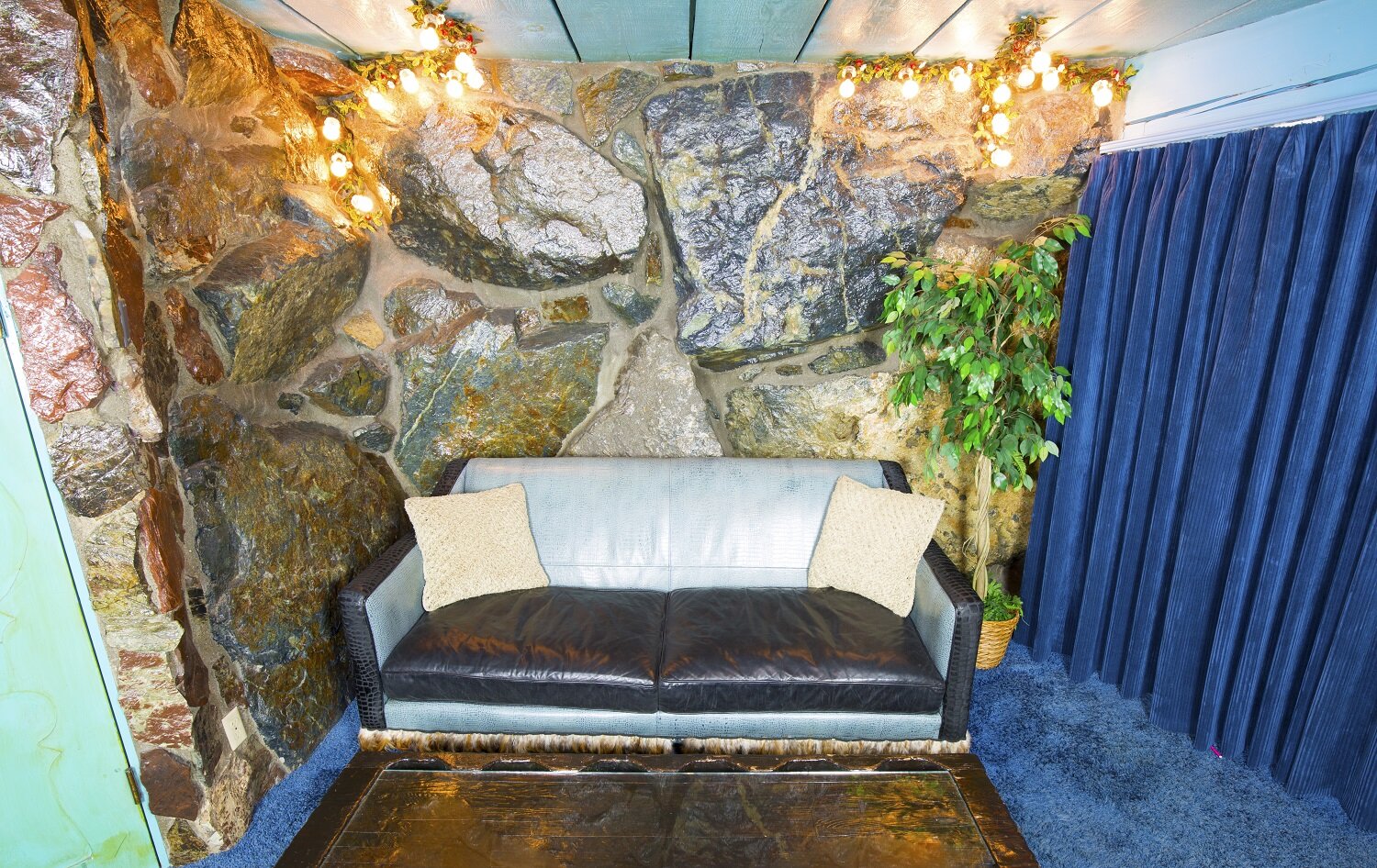 139-Jungle Rock Couch.jpg