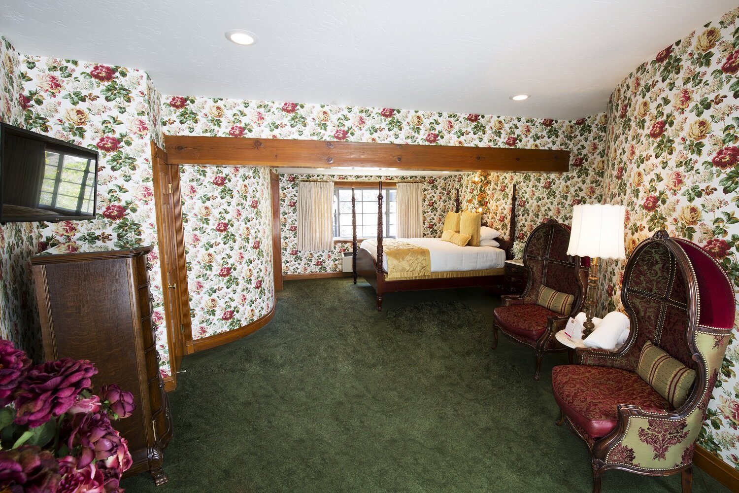163-Old Fashioned Room.jpg