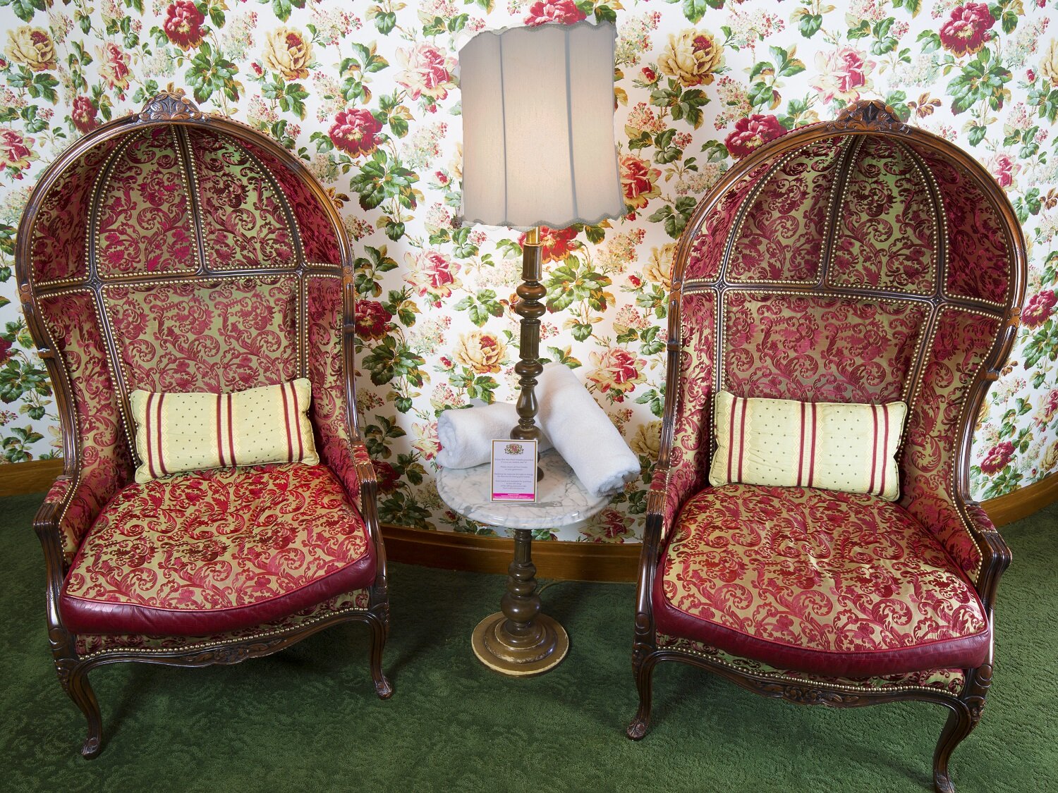 163-Old Fashioned Honeymoon Chairs.jpg