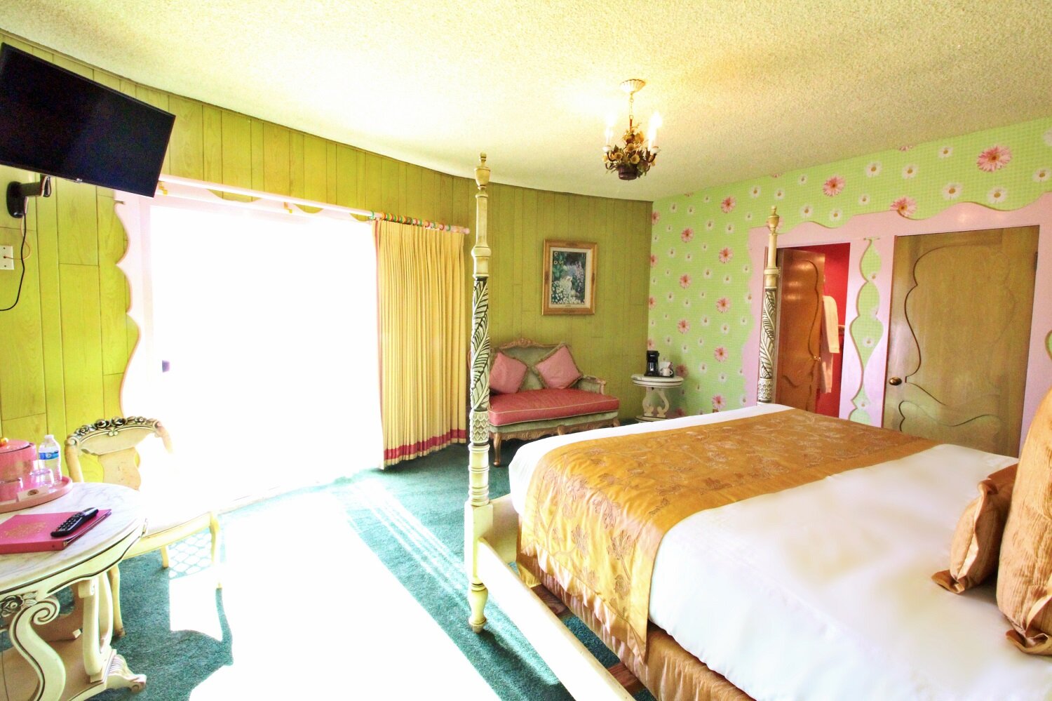 Room 179 Dot & Daisy — Madonna Inn WorldFamous California Hotel