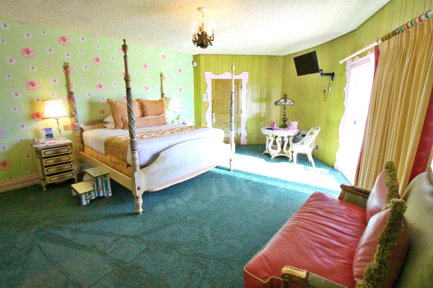Room 179 Dot & Daisy — Madonna Inn WorldFamous California Hotel