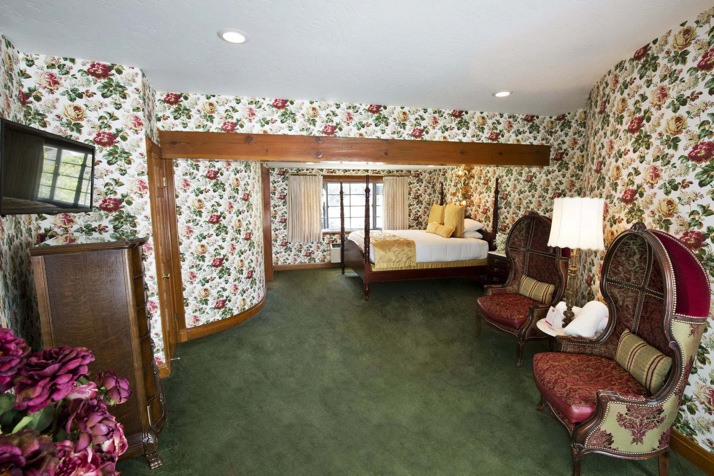 Old Fashioned Room 