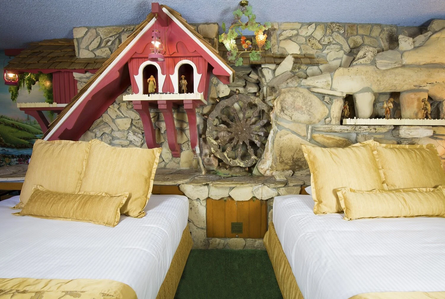 206-Old+Mill+beds+and+mill.jpg