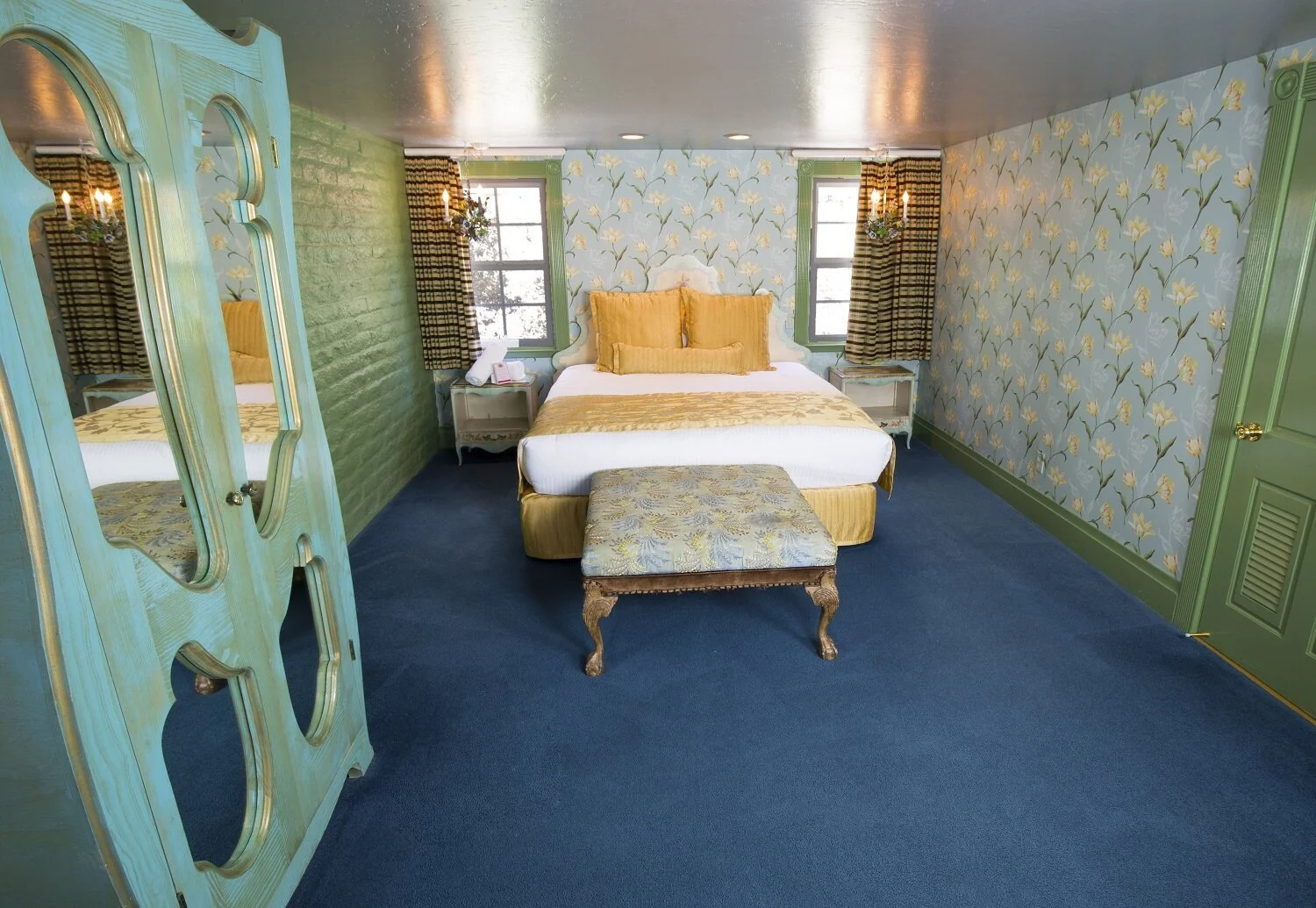 207-Spring+Flowers+Bedroom.jpg