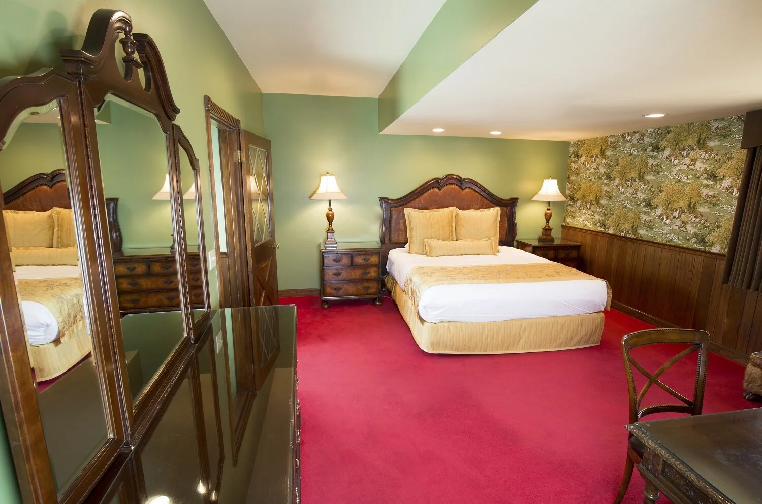 107-FOX+AND+HOUSE+BEDROOM.jpg