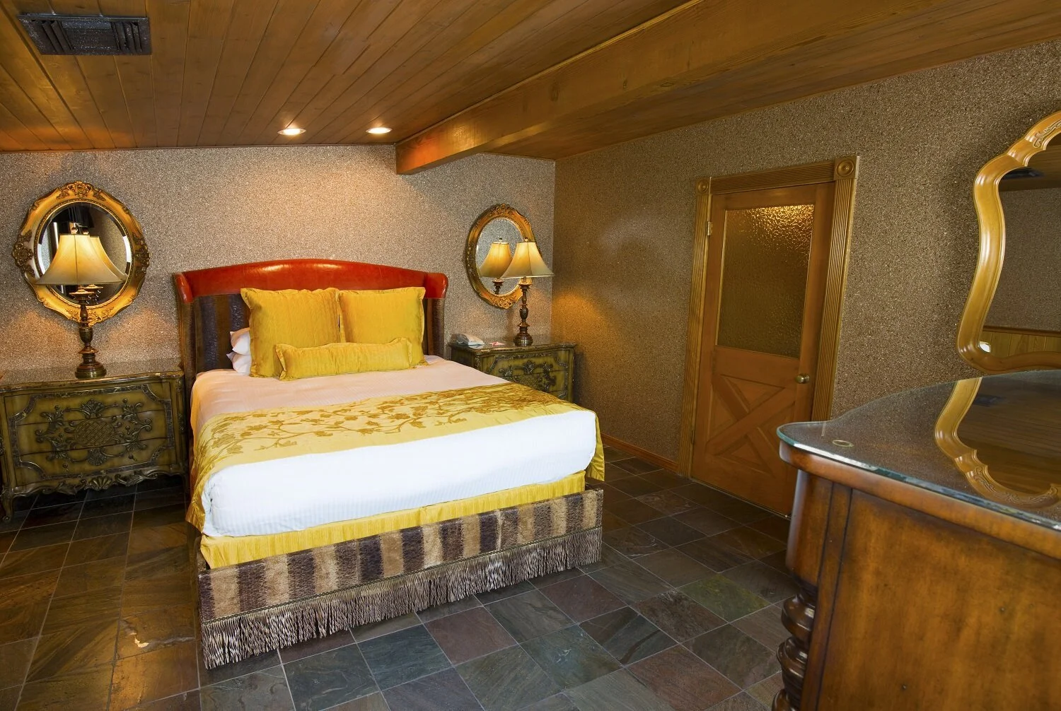 123-PICK+AND+SHOVEL+BEDROOM.jpg