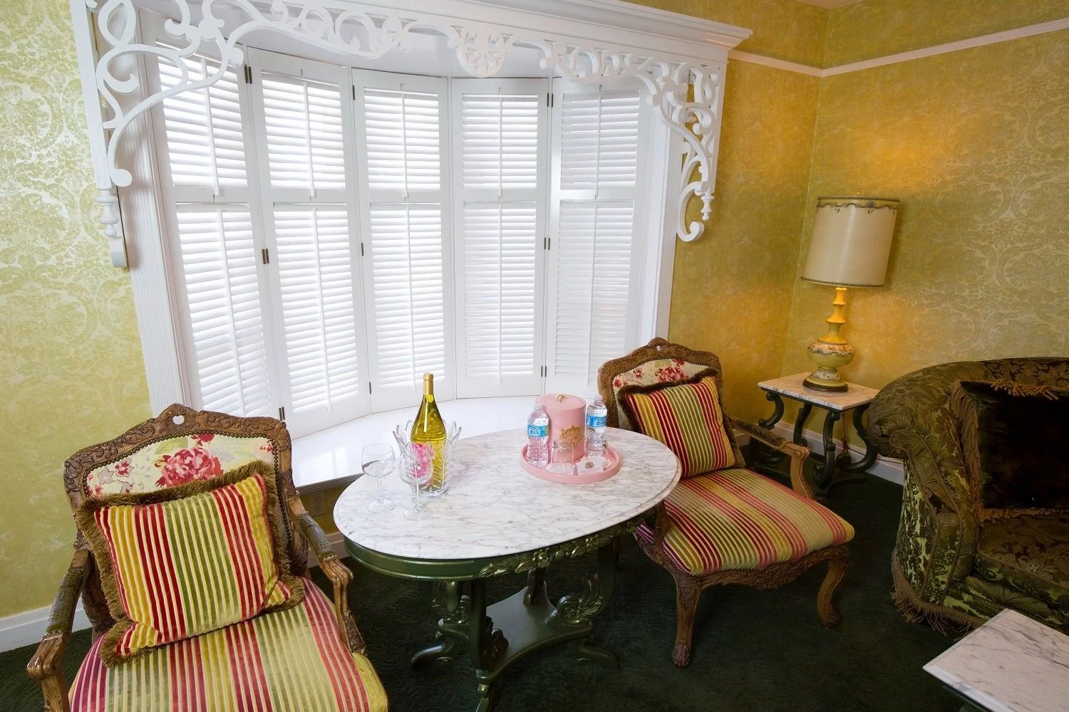 149-Old+Fashioned+Honeymoon+table+and+chairs.jpg