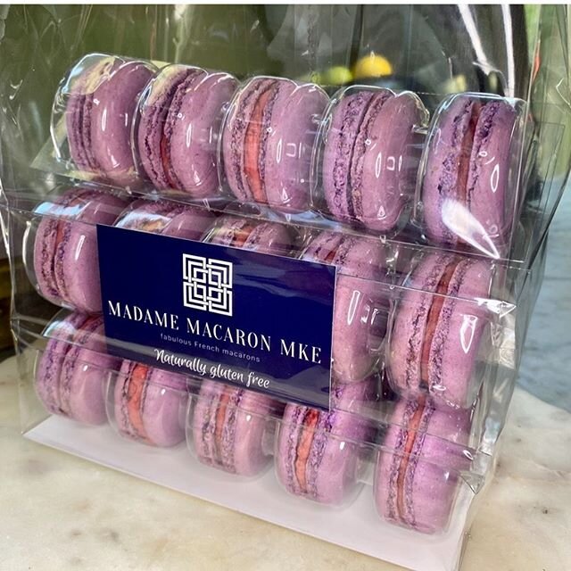 Purple Raspberry macarons for a #miniwedding! 🍾🍾🍾