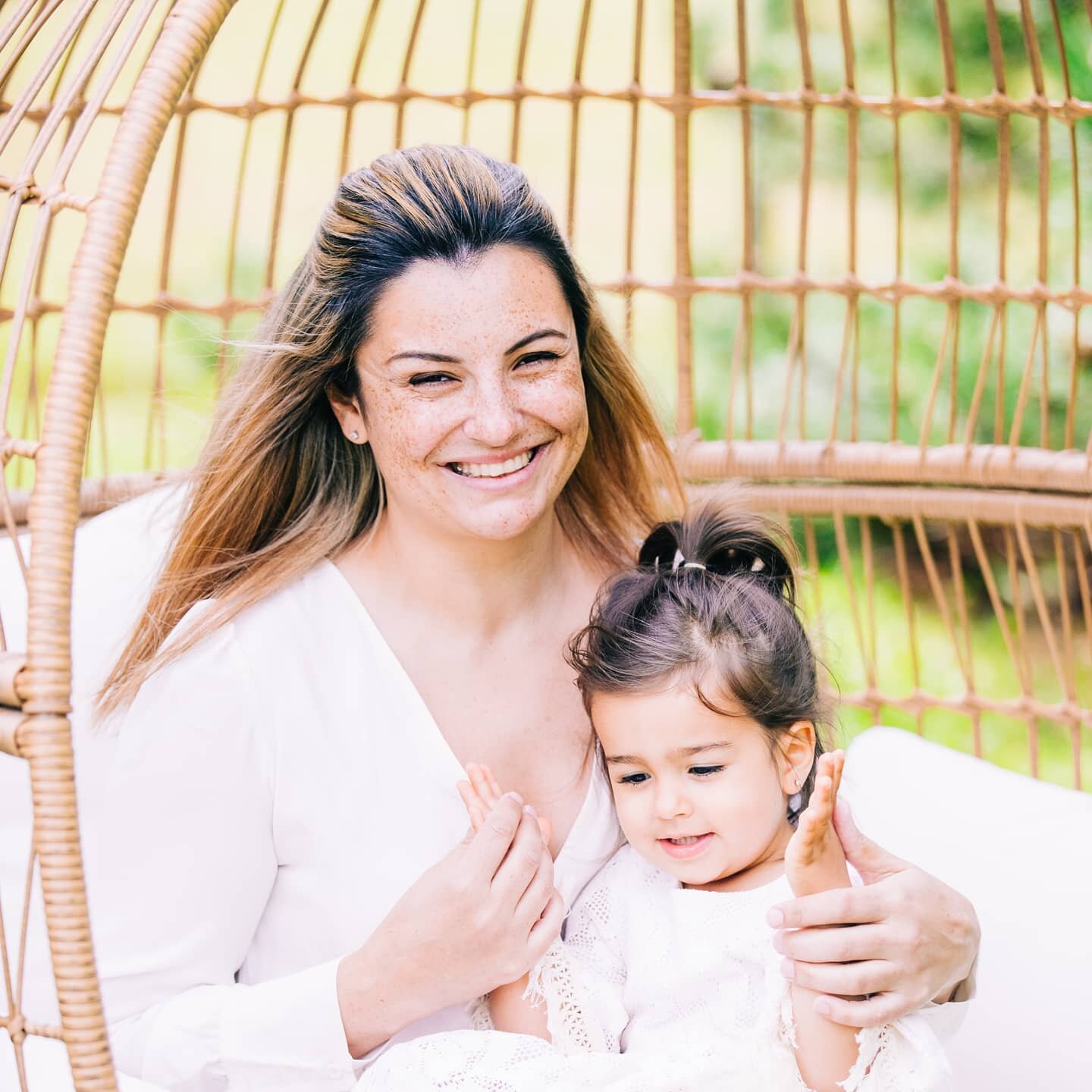How beautiful is this mama and her little one??

Little S was a little shy to begin with but we eventually got a few little smiles ❤️

Mama dress @myrtleandmossphotography 
Little dress
@bella.and.ellies 

#mommyandme #preciousmoments #mommyandmemome