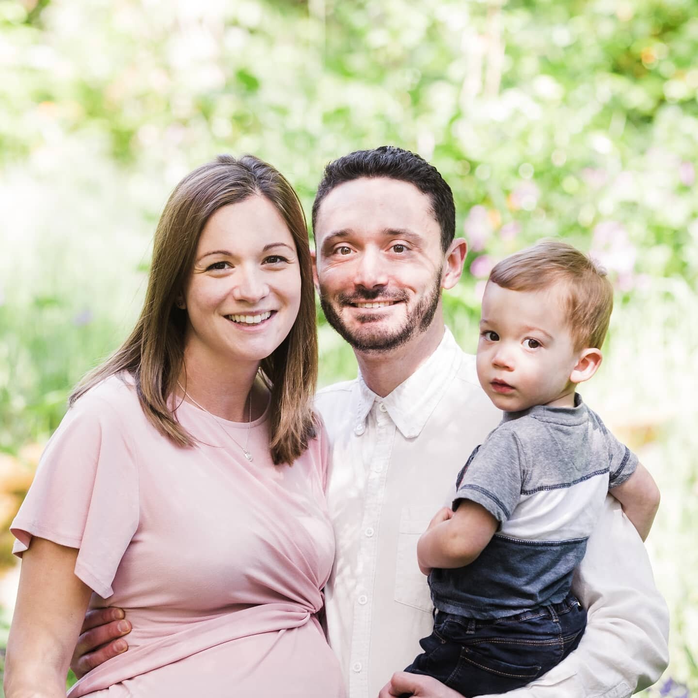 This beautiful family is about to become a family of 4 and I can't wait to meet the newest little one ❤️. 

#familymoments #lifeisaboutchange
#familyoffour #bigbrother #somuchjoy #effortlesslybeautiful #yyjfamilyphotographer #familyphotography #yyjph