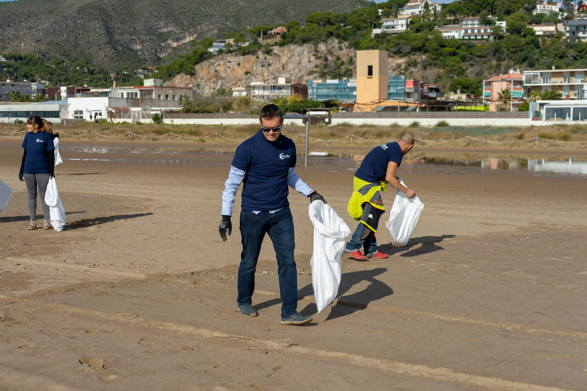Marine Species are Using Plastic Waste for Intrepid Global Voyages