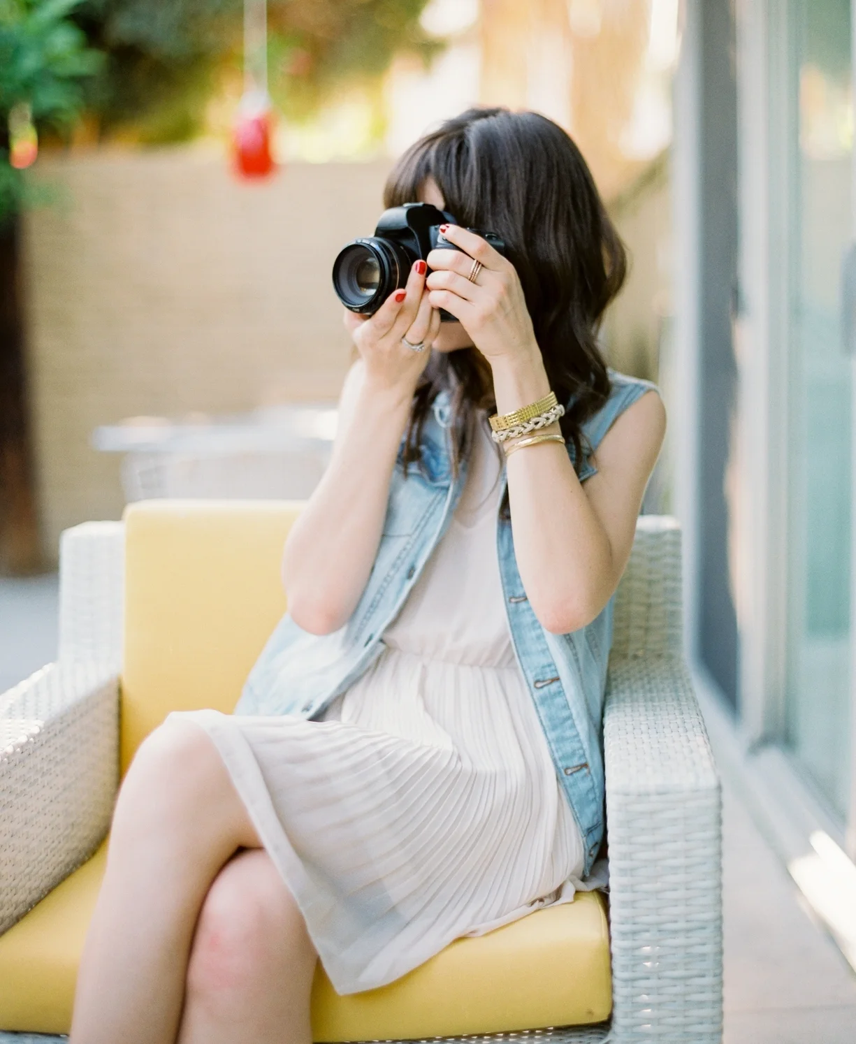 Stocksy_txp860bedcfuxn100_Medium_302916-2.jpg