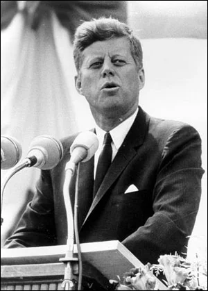 john-f-kennedy-inauguration-speech-border.jpg