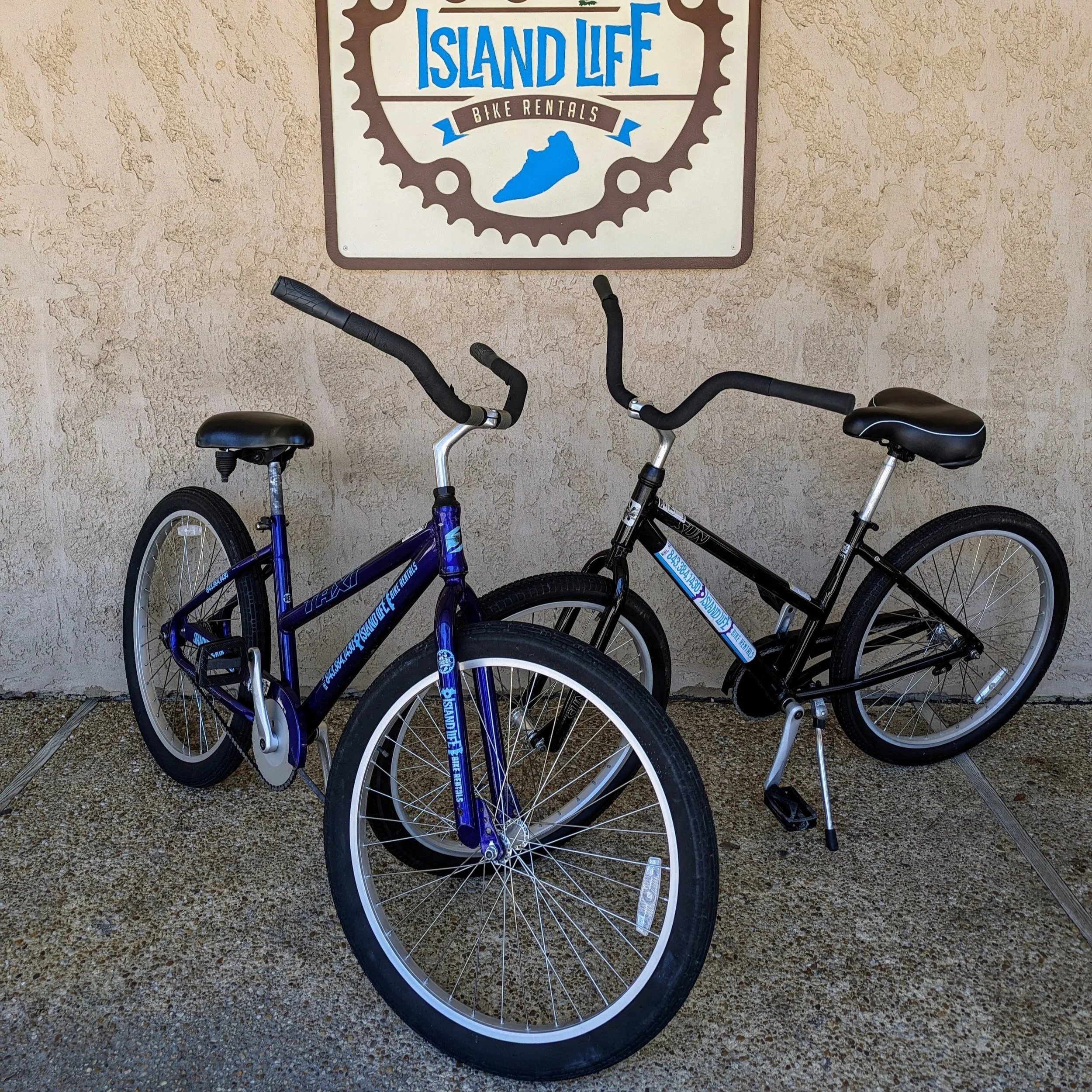 26" beach cruiser rental, ideal for riders 5'4" and up. Comfortable upright ride with coaster brakes, perfect for Hilton Head paths, neighborhoods, and beachfront cruising.