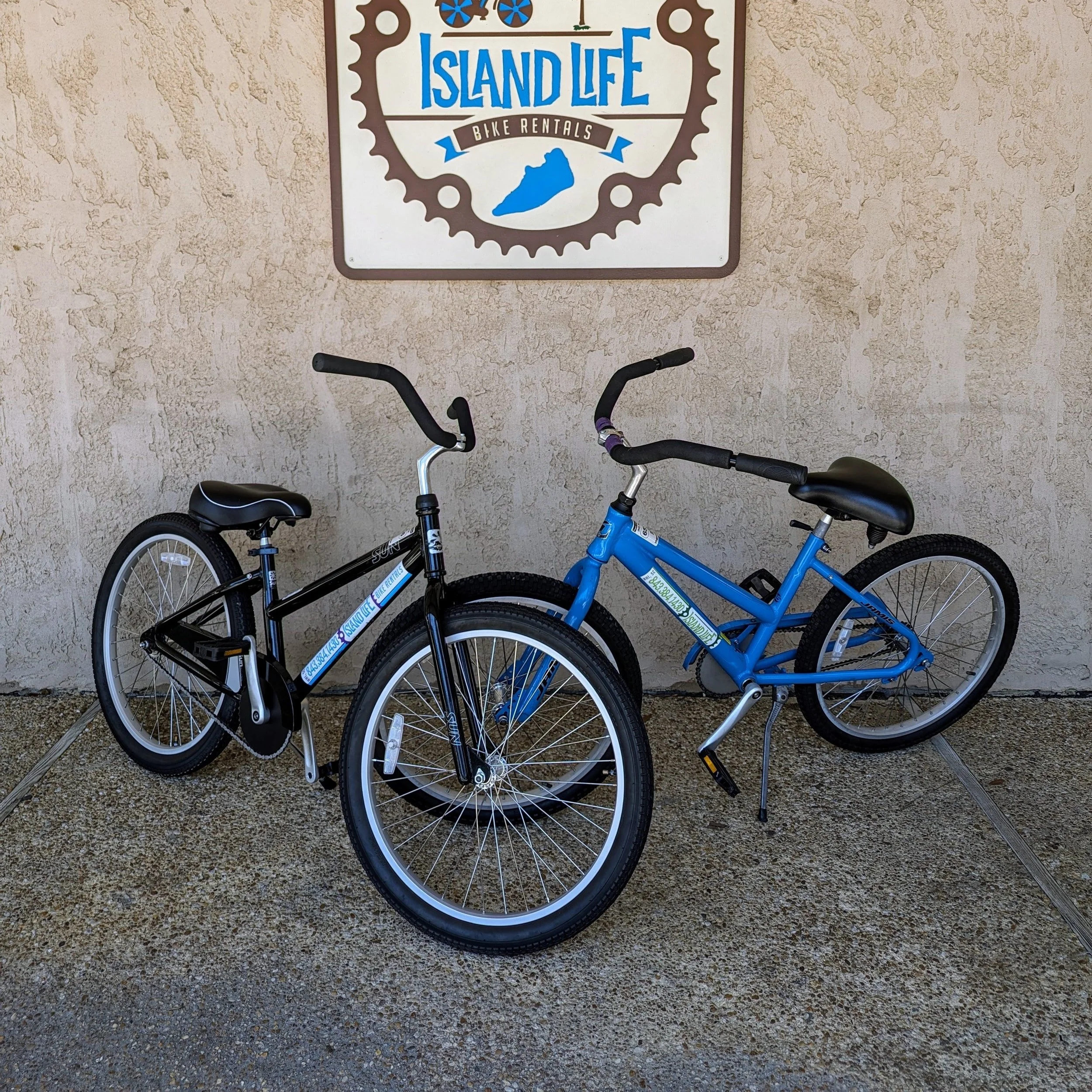 24" beach cruiser rental, perfect for small adults and youth, 4'9"–5'3". Comfortable upright ride with coaster brakes for easy Hilton Head cruising.