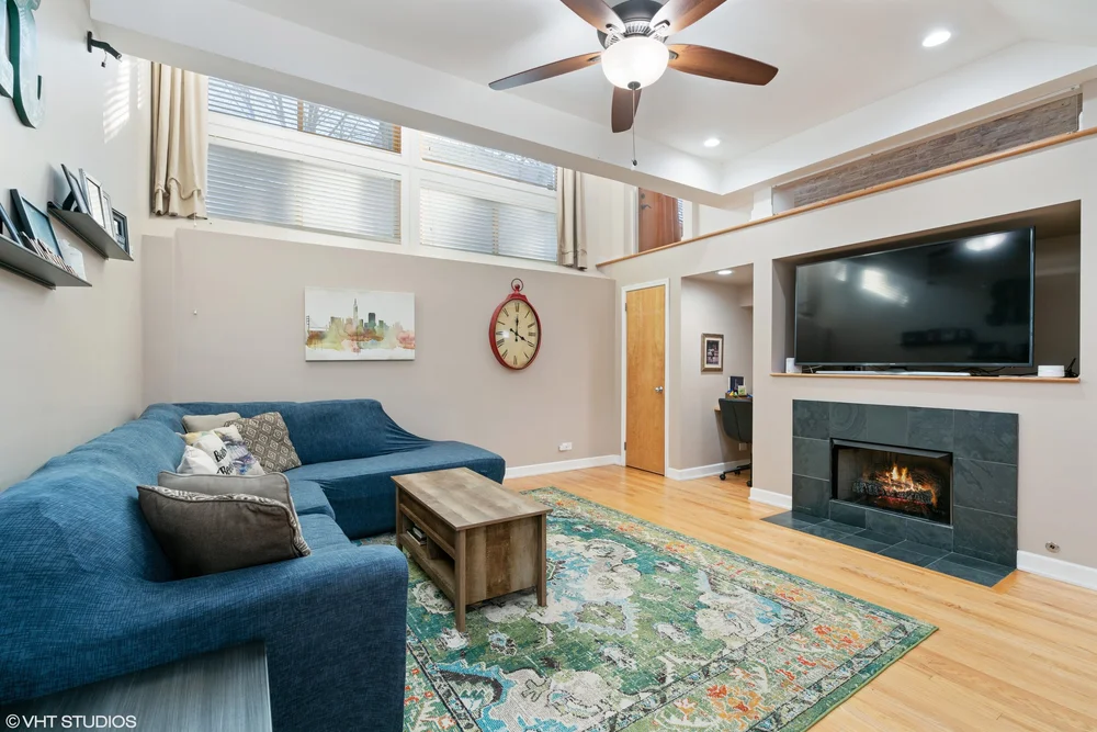 02_1508WOhio_Unit1_1_LivingRoom_HiRes.jpg
