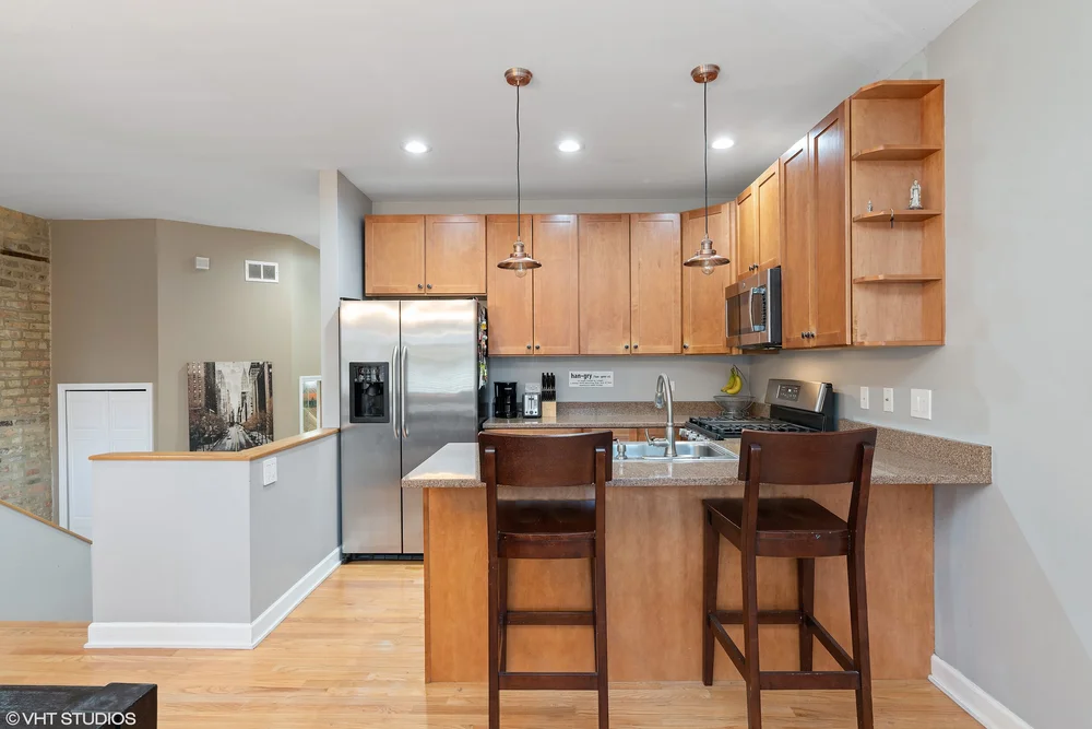 04_1508WOhio_Unit1_177002_Kitchen_HiRes.jpg