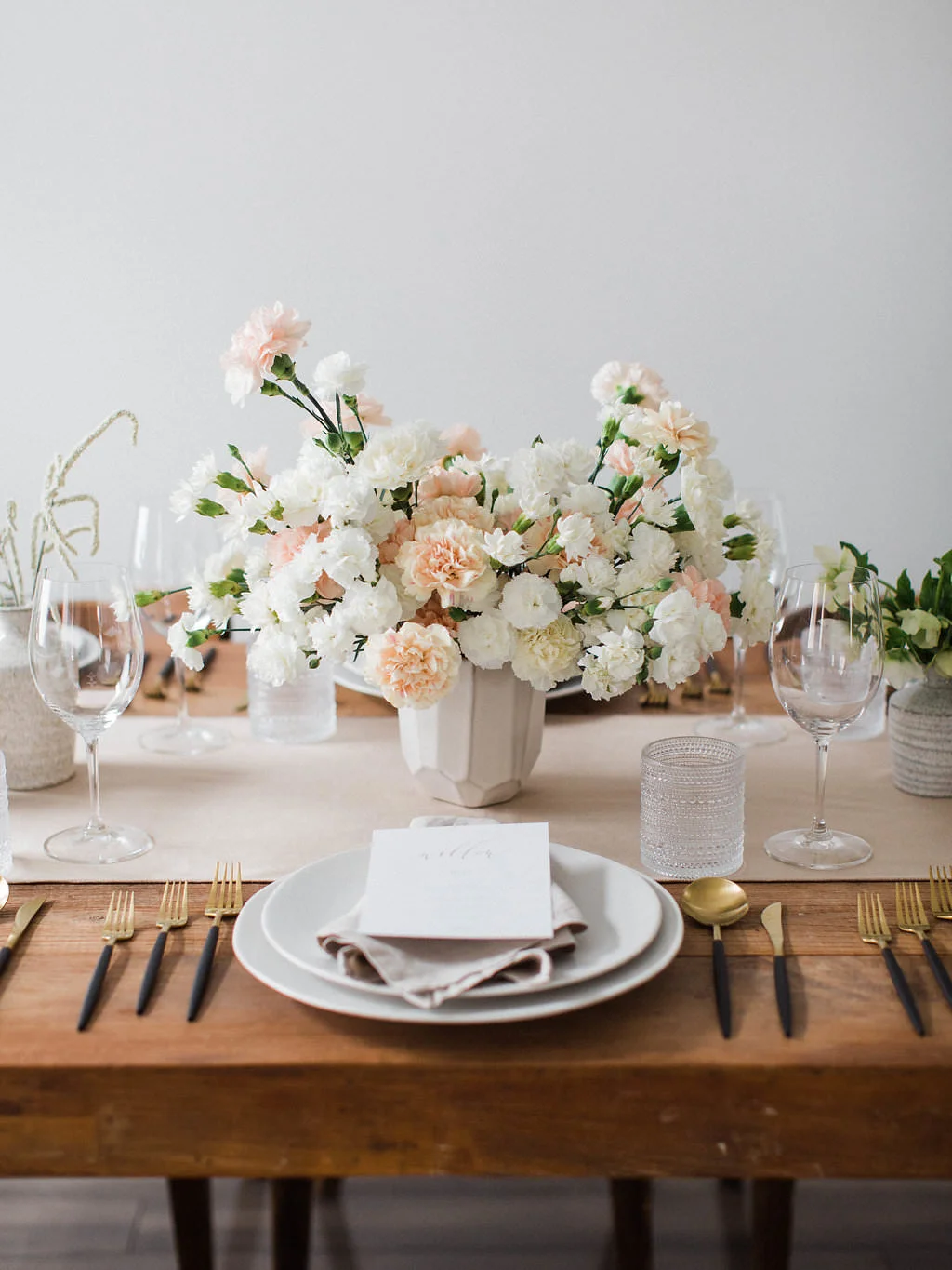 minimalistshoot2018_aberdeentavern(50of193).jpg