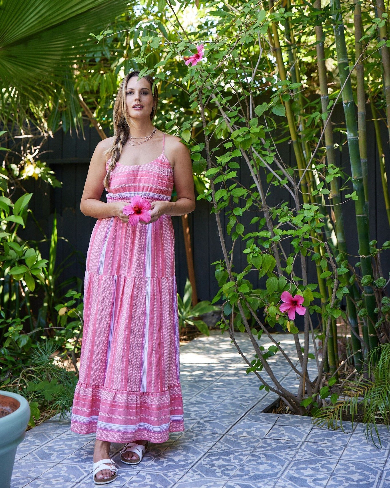 Channel the tropics this spring with this beautiful tiered dress with smocking detail in a beautiful striped coral shade ☀️🌺

Transportez-vous aux tropiques ce printemps avec cette magnifique robe &eacute;tag&eacute;e avec des d&eacute;tails smockin