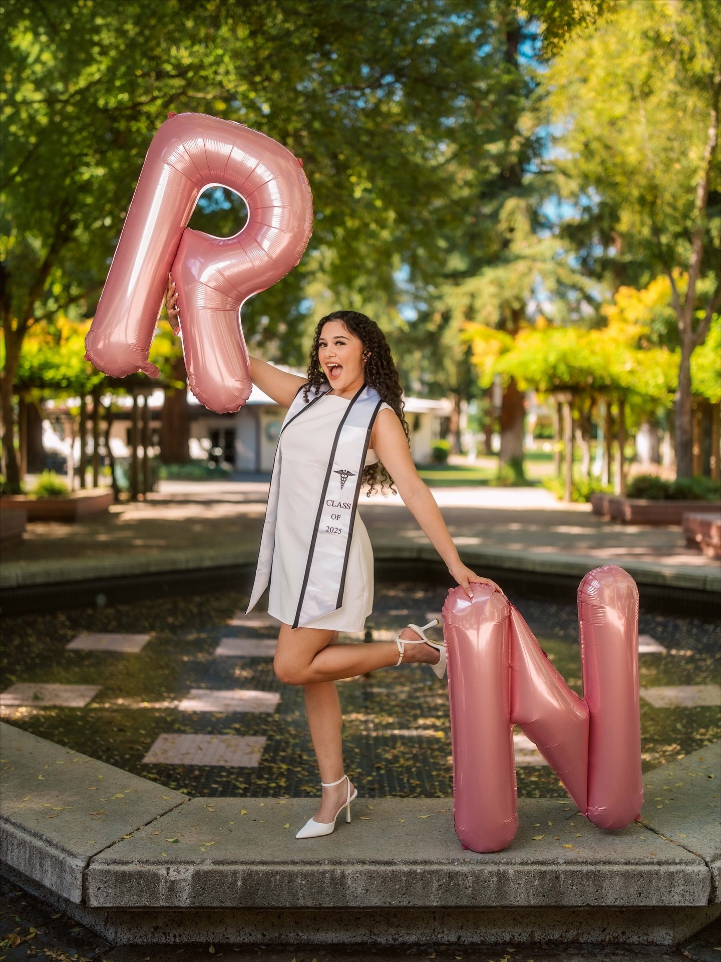 Grad fall season colors are absolutely my favorite! 
What season do y&rsquo;all love the most?! 👇
.
. 
#photographer #graduation #graduationphotoshoot #graduationphotos #graduationphotographer #familyphotography #familyphotos #sacphotographer #Sacra