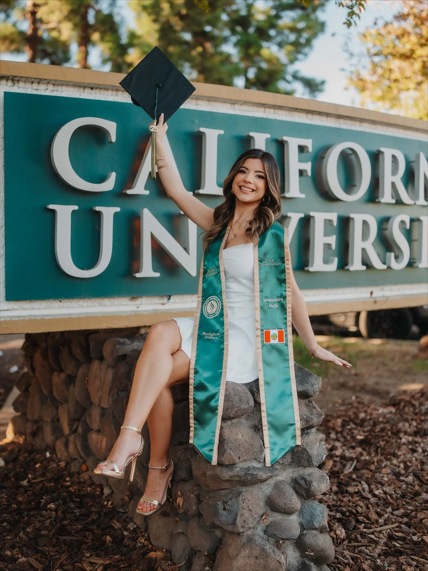 And the grad photos keep on rolling out! It&rsquo;s a busy season so be ready yall for loads of graduate content coming your way! 
. 
#photographer #graduation #graduationphotoshoot #graduationphotos #graduationphotographer #familyphotography #family