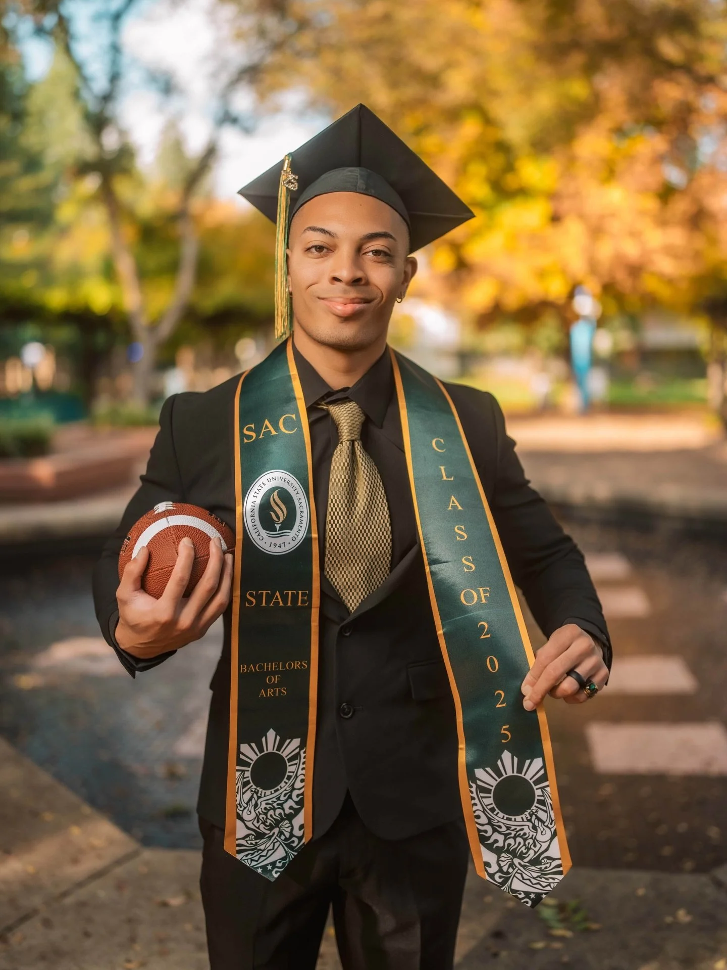 This grad season was one for the books! 📝 can&rsquo;t wait to see what next year brings! 
NOW BOOKING FOR 2026 GRADS!
. 
#photographer #graduation #graduationphotoshoot #graduationphotos #graduationphotographer #familyphotography #familyphotos #sacp