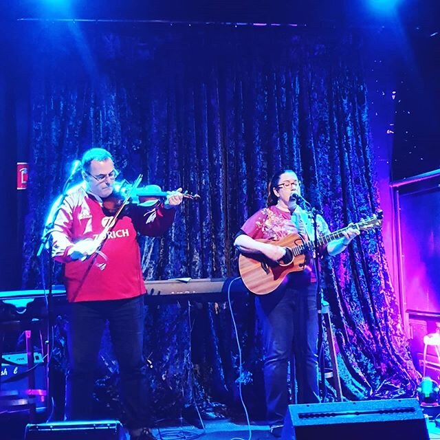 Much thanks to @fluttertone and all my fellow performers tonight @thegrandsocialdublin #manicmonday brilliant sesh! Some fab new tunes lurking about the brain now!🎵🎶🎵🎶🎵 .
.
.
.
.
.
 @featherfeatures @niv_music @calvinhyness #irishmusic #songwrit