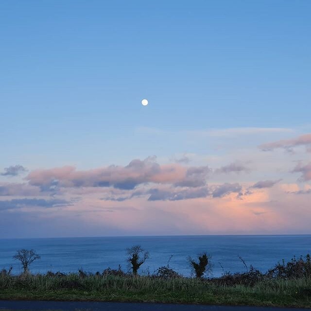 The #moon is sooooo huge tonight ....beautiful end to the day