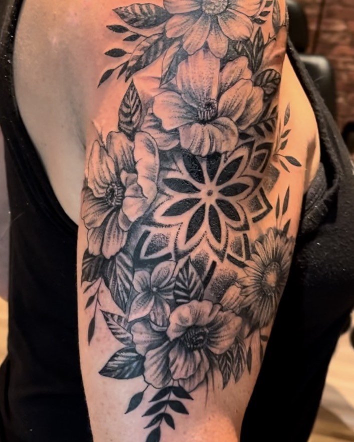 #sakredskinztattoostudio#flowersand Mandela#shawnlegrow#boltonontario