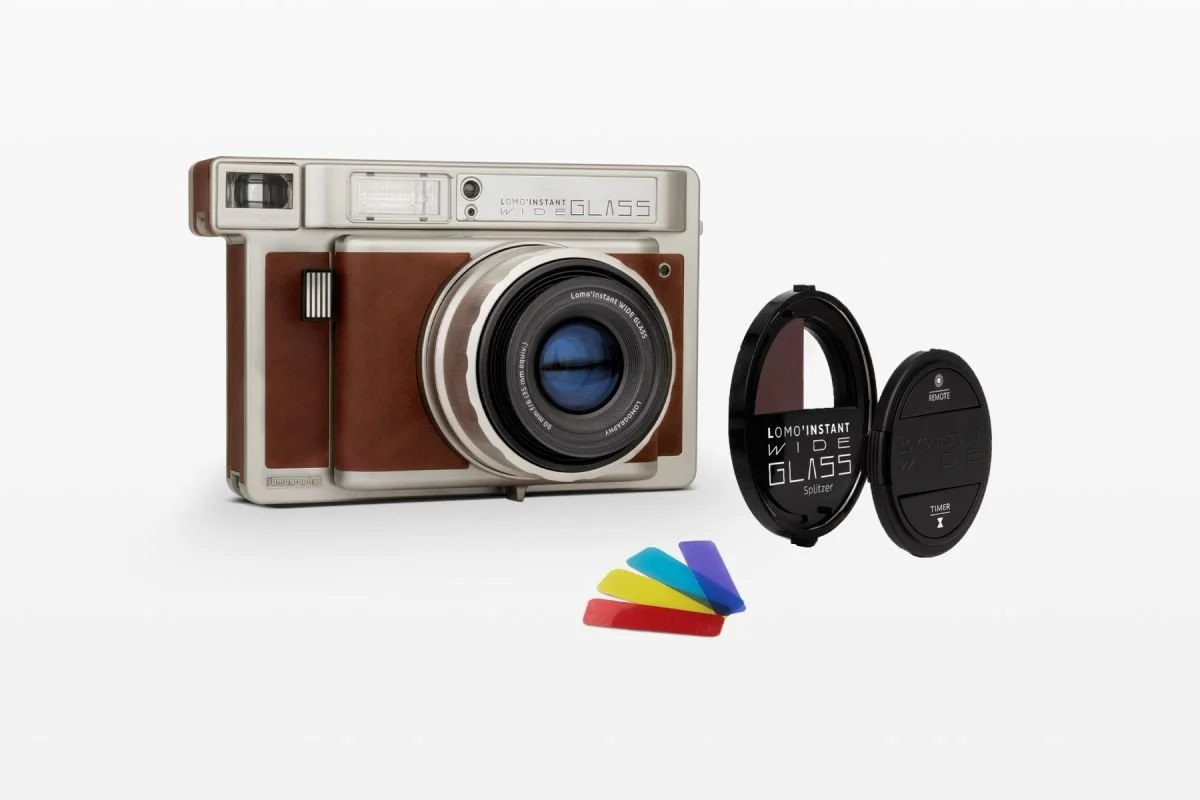 lomo-instant-wide-glass__camera-with-accessories_on-grey.jpg
