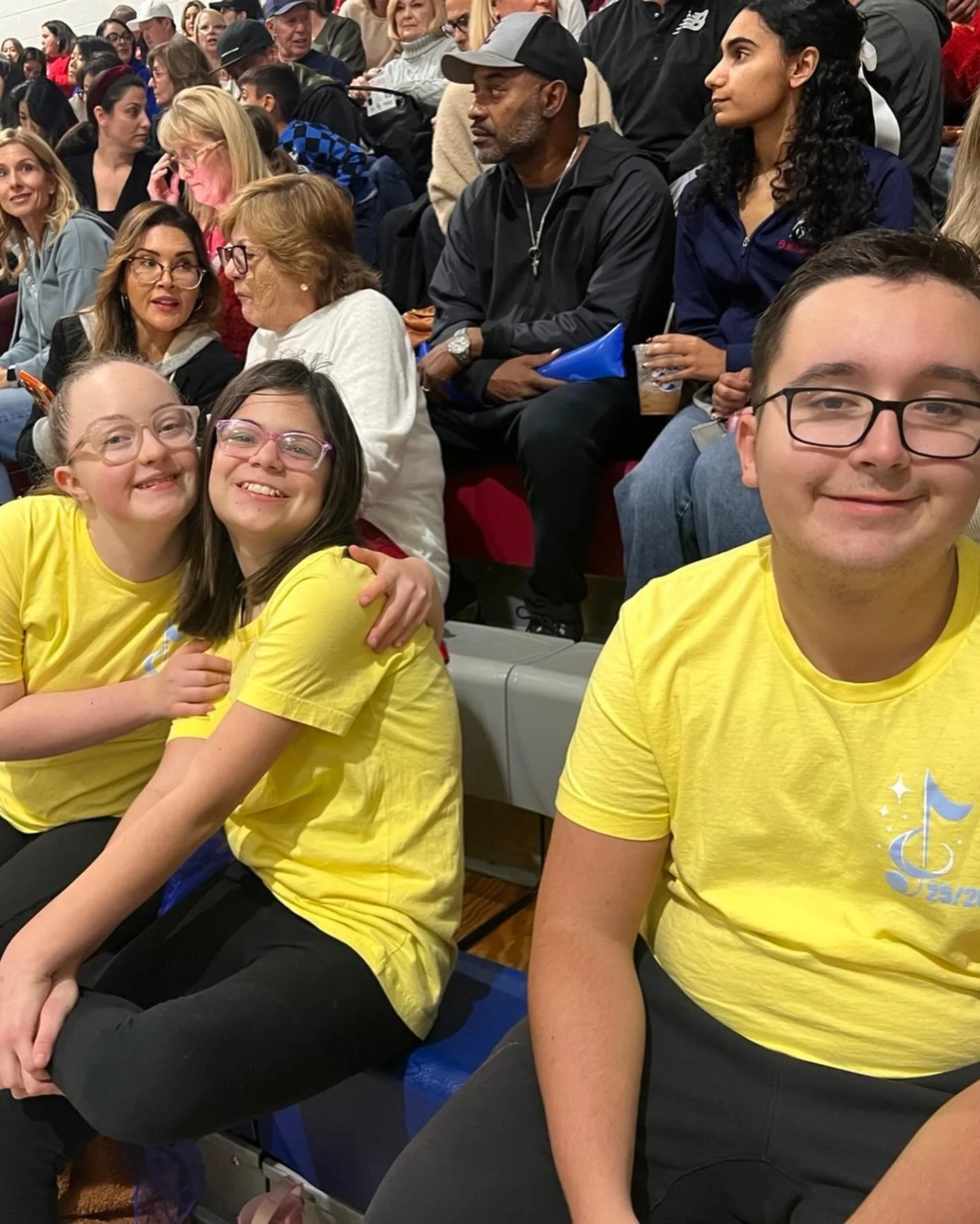 These cuties performed last night at the @ylhscheerandsong showcase and did a fantastic job! We loved being able to see friends, and teachers and always love performing! 
.
.
#nolimitscreativearts #nolimitsperforminggroup #ylhscheerandsong