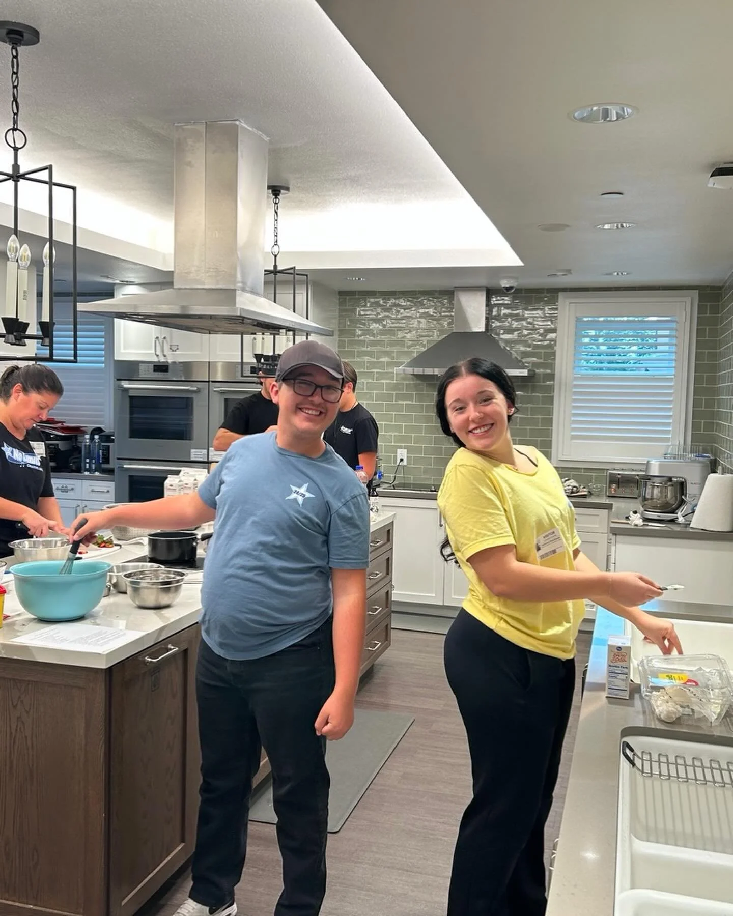 Today several of our No Limits family gave back and baked desserts for the families staying at Ronald McDonald House. 
It was a great way to end our year and we are looking forward to doing it again. 
Thanks to Bri Musso @lilsidderdesserts for helpin