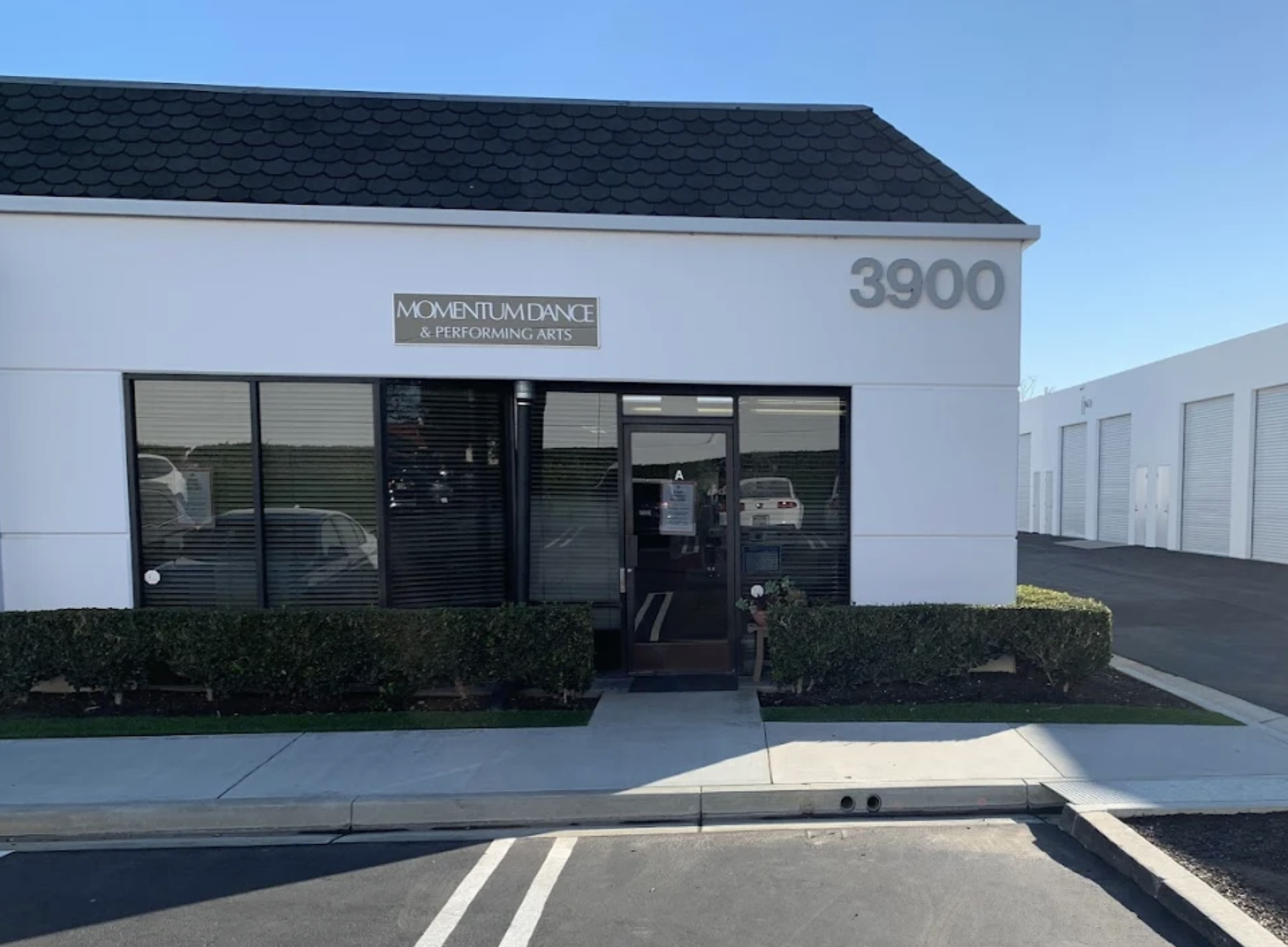 Front entrance to Momentum Dance 