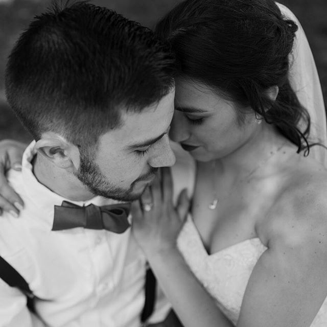 Wedding day posing tip: get close and flash that bling. 💍😍 #camijanephotography