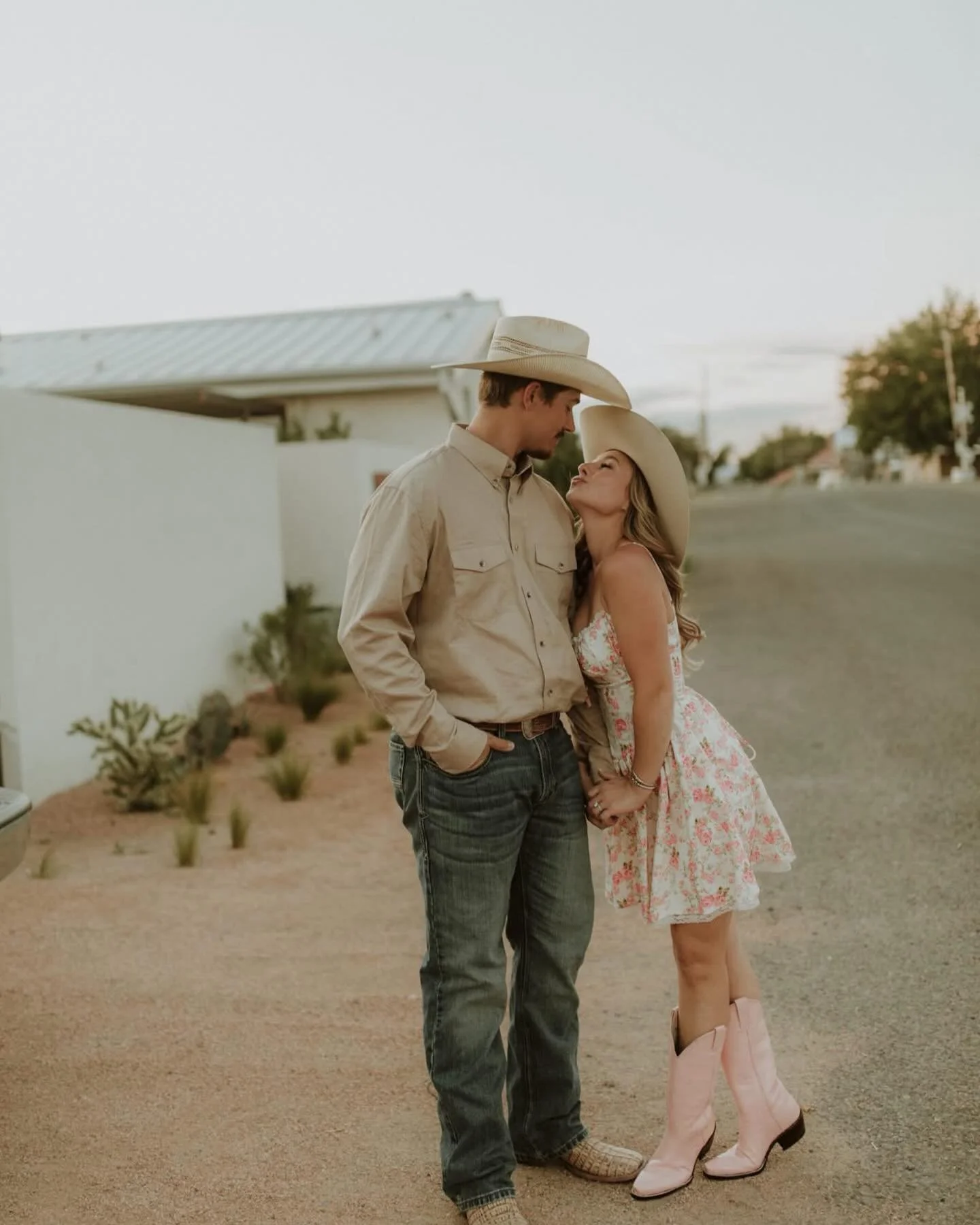 Every sunset in Marfa is a story waiting to be told. It&rsquo;s honestly a fave reset spot in the world for me. 🥹🫶🏼 These two are expecting a baby girl this May, so stinking excited for them. 💕

@delaney_nevils